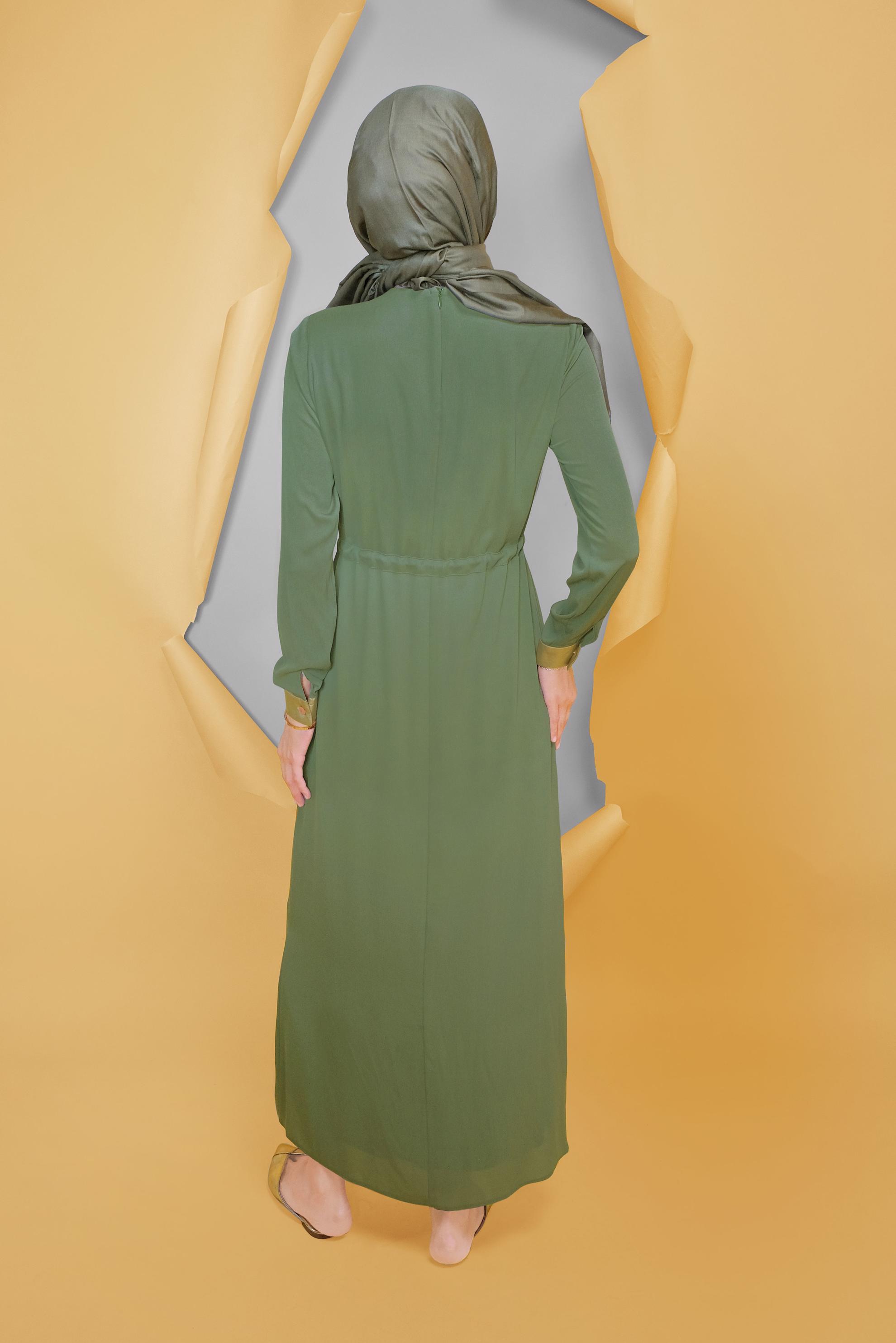 Tesettür giyim HAKİ YALDIZ BASKILI BELDEN BAĞCIKLI ELBİSE 41734 