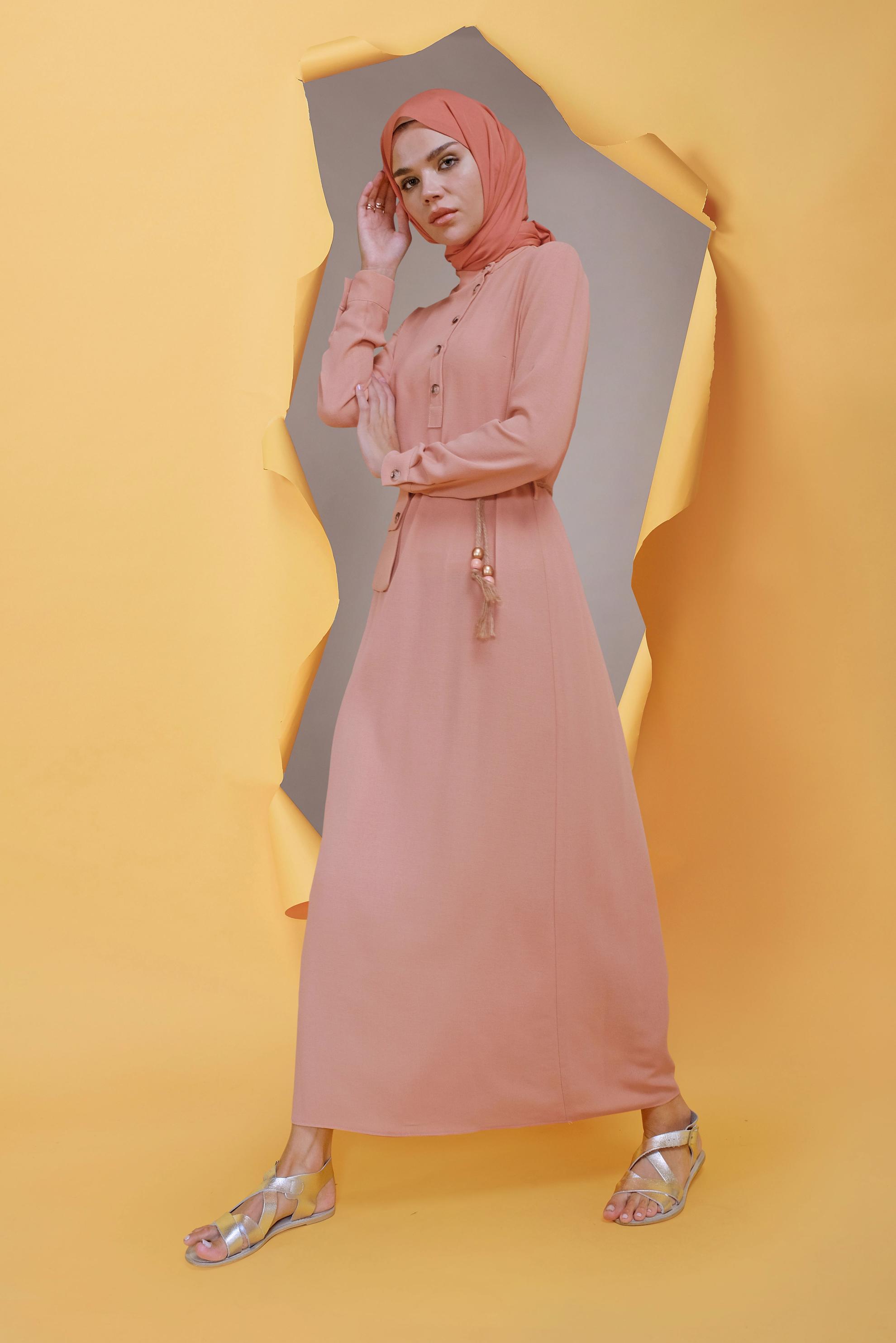 Tesettür giyim PUDRA KEMER DETAYLI DÜĞMELİ ELBİSE 41736 