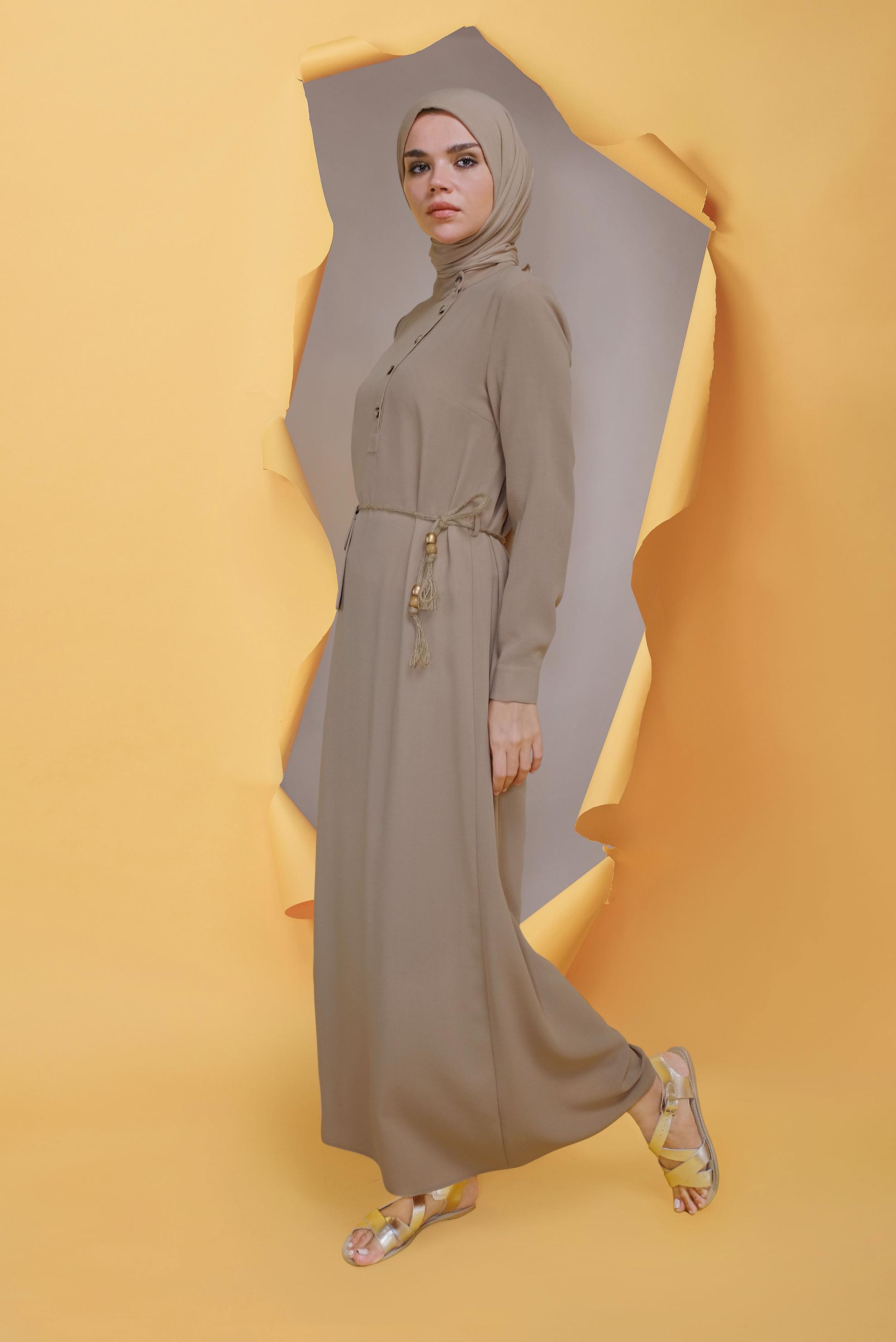 Tesettür giyim VİZON KEMER DETAYLI DÜĞMELİ ELBİSE 41736 