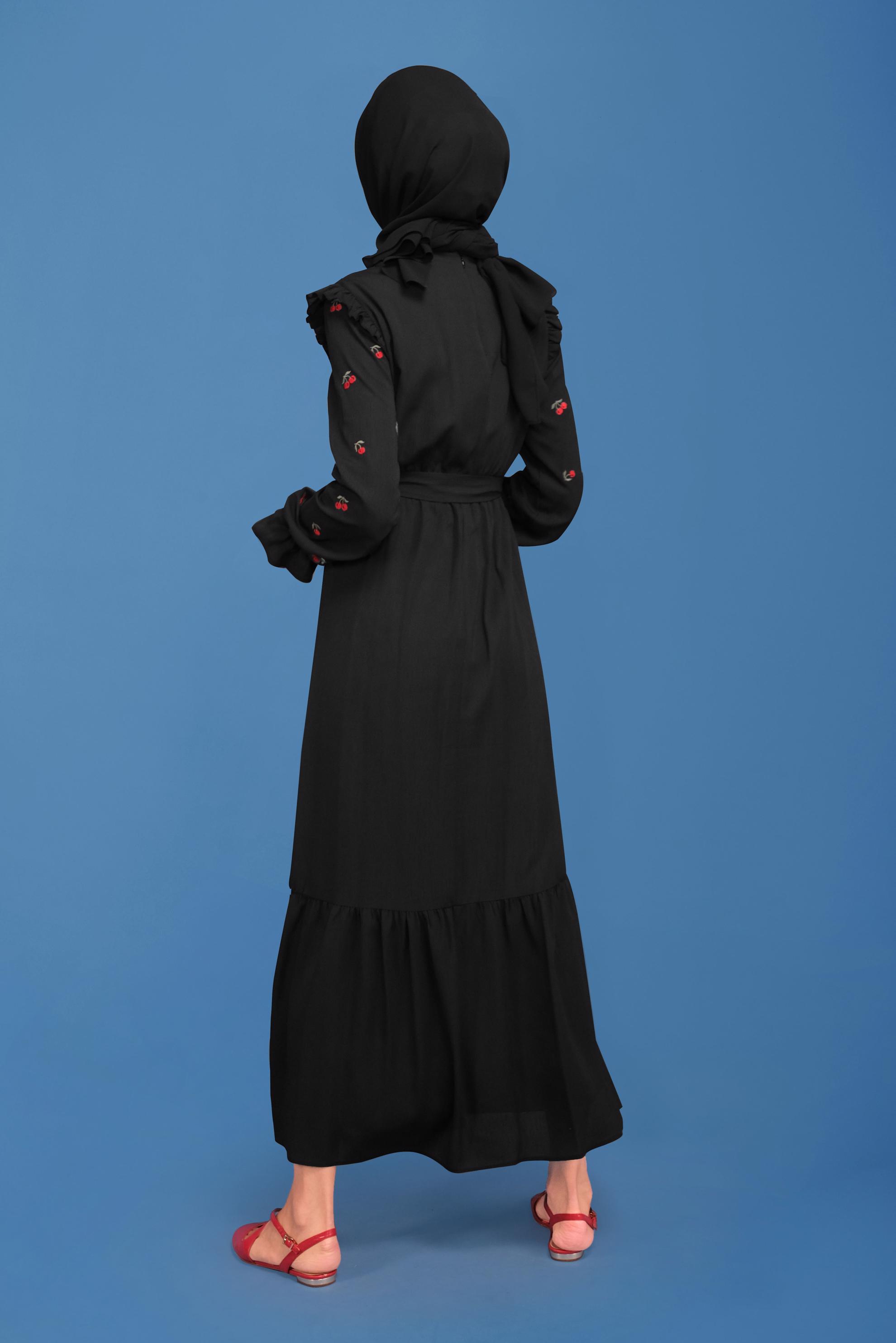 Tesettür giyim SİYAH İŞLEME DETAYLI KUŞAKLI ELBİSE 41740 