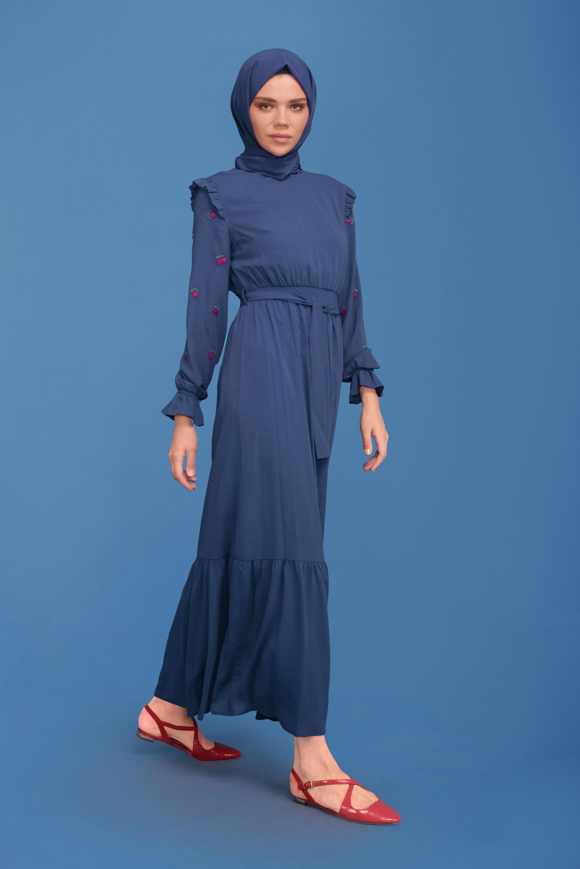 Tesettür giyim LACİVERT İŞLEME DETAYLI KUŞAKLI ELBİSE 41740 