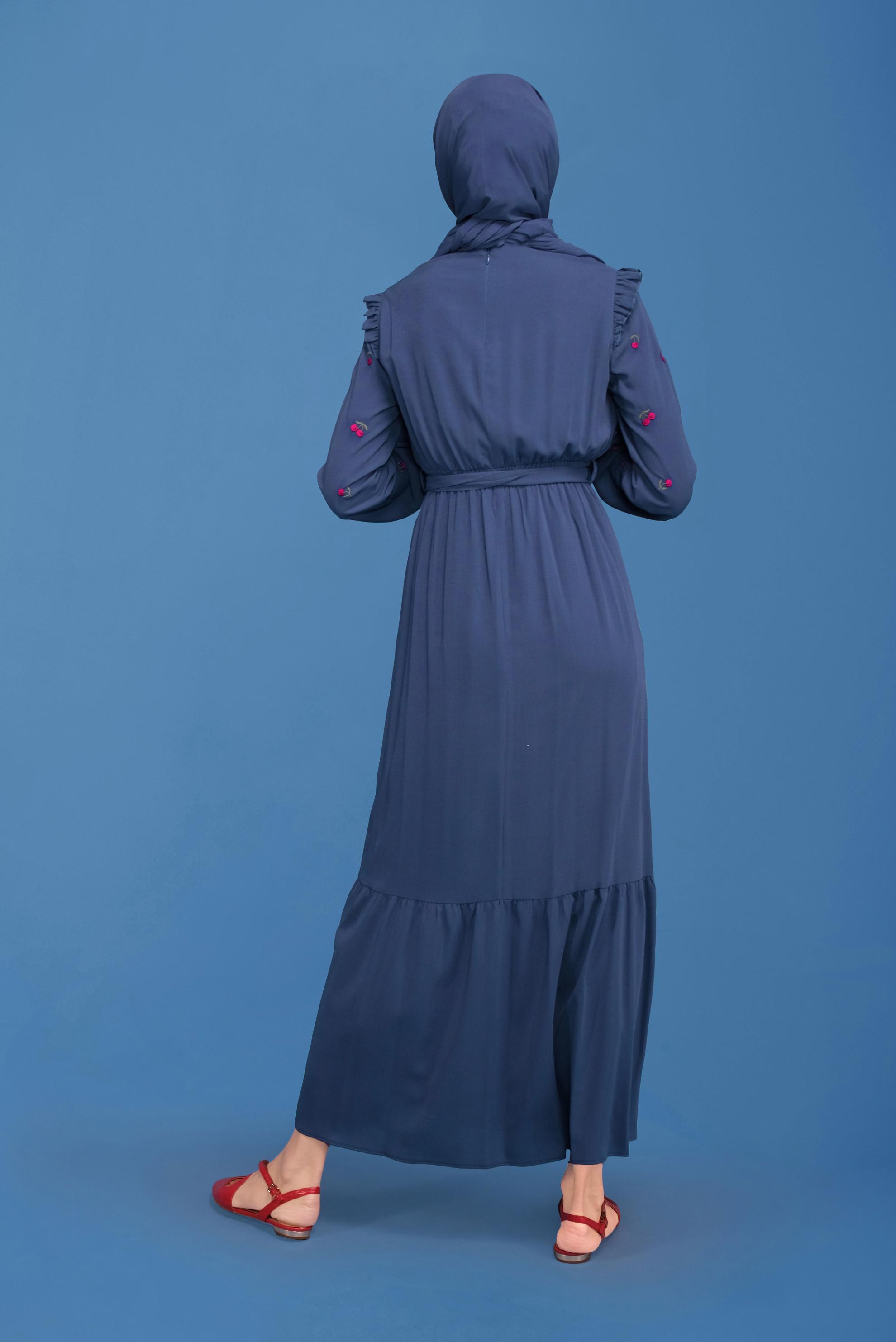 Tesettür giyim LACİVERT İŞLEME DETAYLI KUŞAKLI ELBİSE 41740 