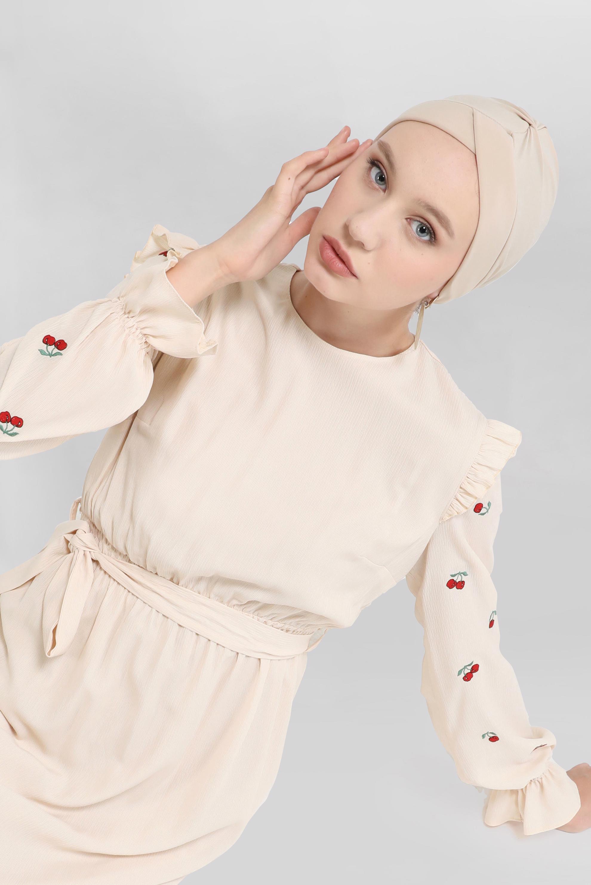 Tesettür giyim EKRU İŞLEME DETAYLI KUŞAKLI ELBİSE 41740 