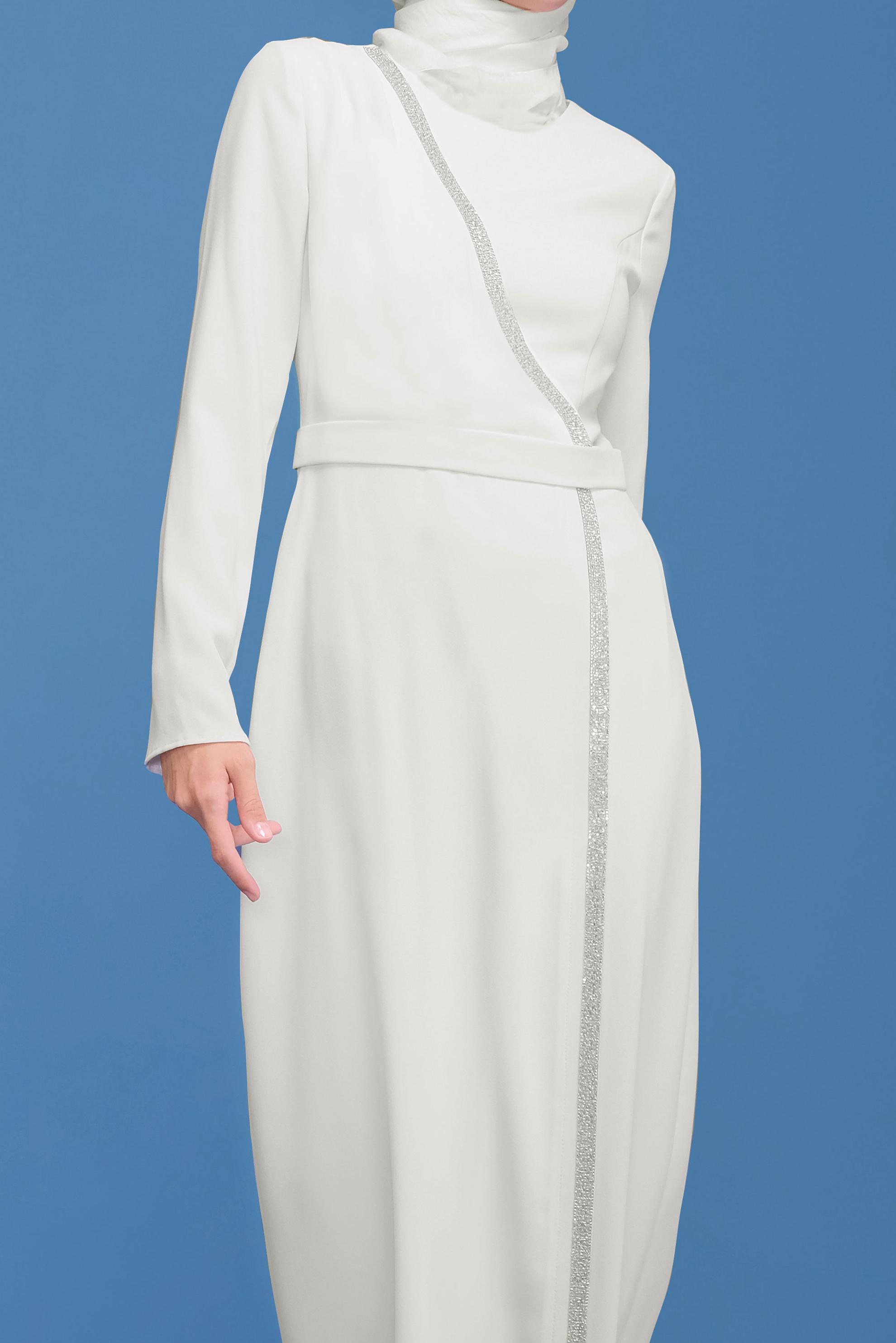 Tesettür giyim EKRU ŞERİT DETAYLI KREP ELBİSE 41776 