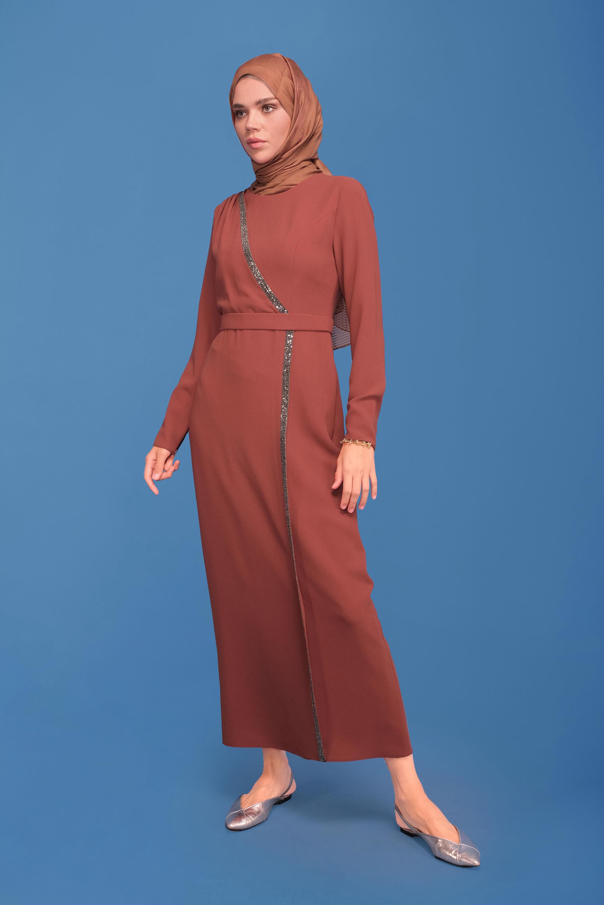 Tesettür giyim TURUNCU ŞERİT DETAYLI KREP ELBİSE 41776 