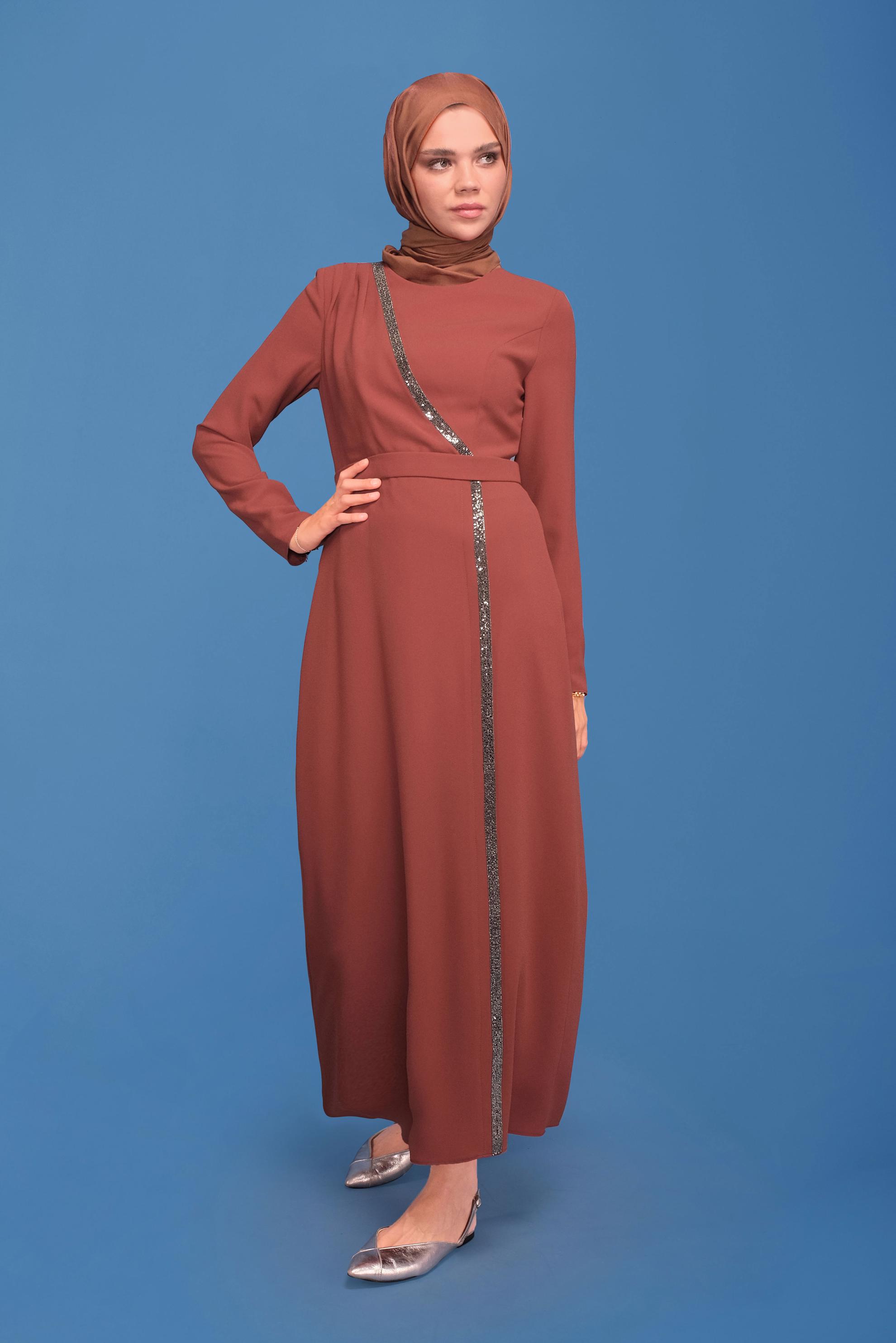 Tesettür giyim TURUNCU ŞERİT DETAYLI KREP ELBİSE 41776 