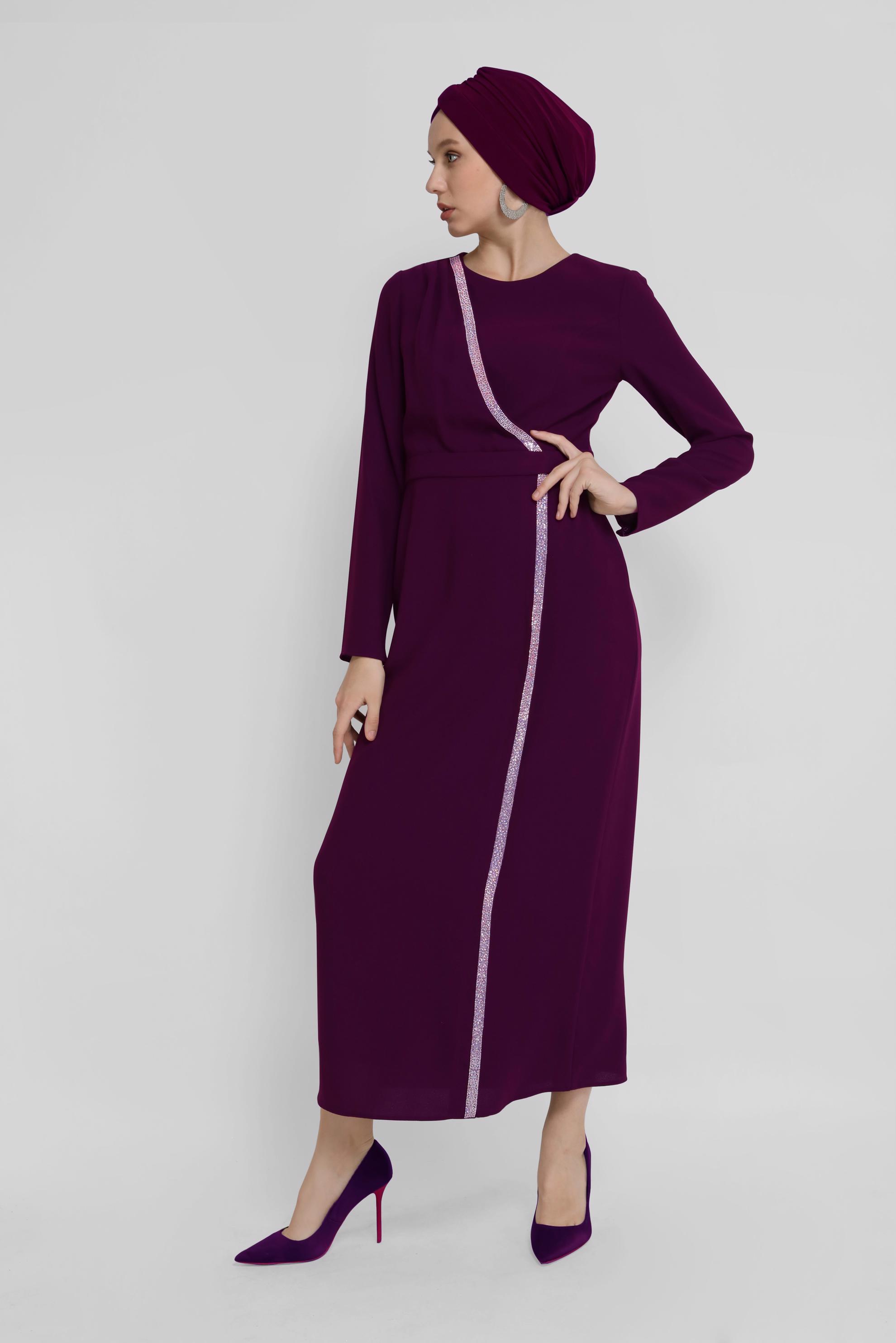 Tesettür giyim MÜRDÜM ŞERİT DETAYLI KREP ELBİSE 41776 