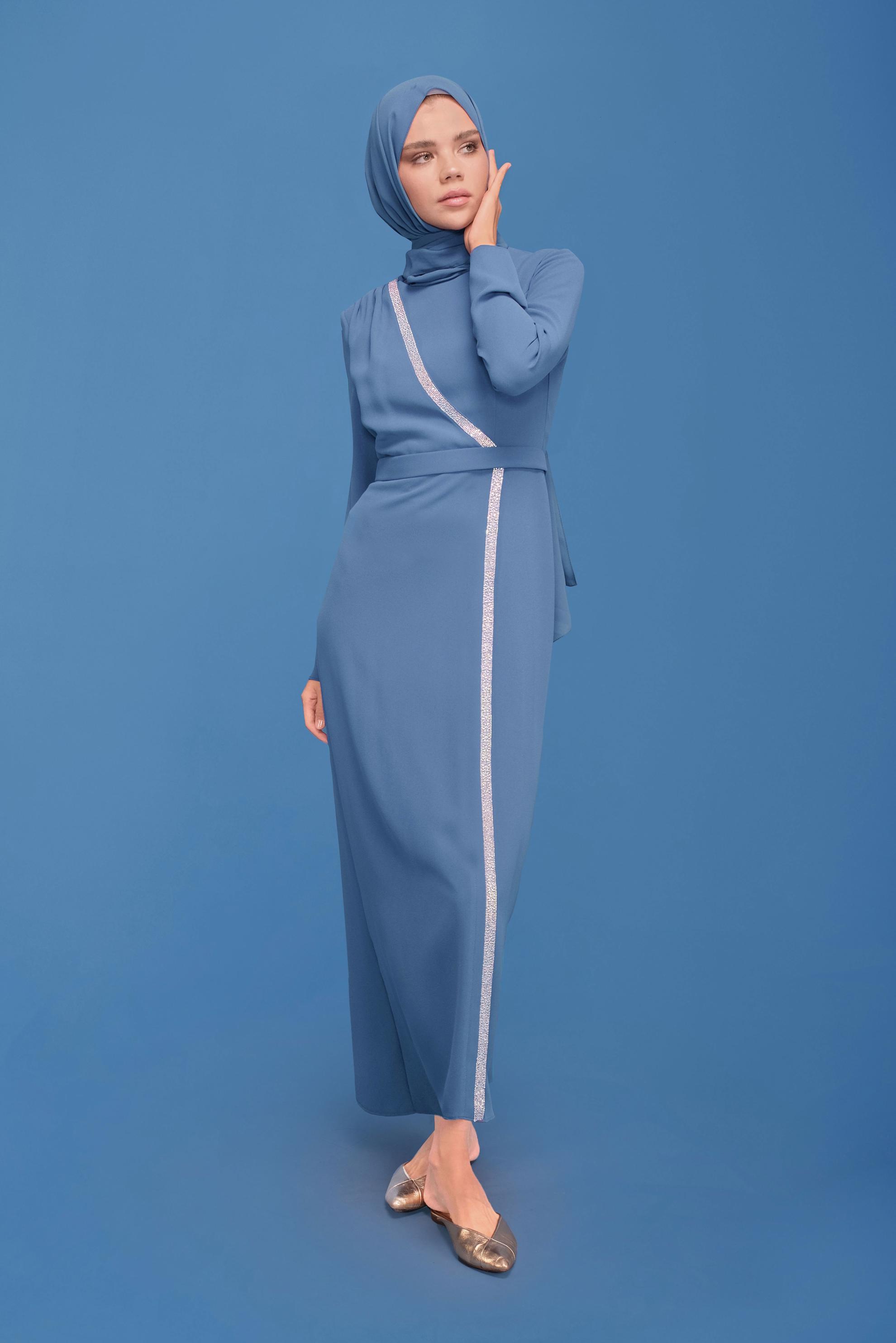 Tesettür giyim LACİVERT ŞERİT DETAYLI KREP ELBİSE 41776 