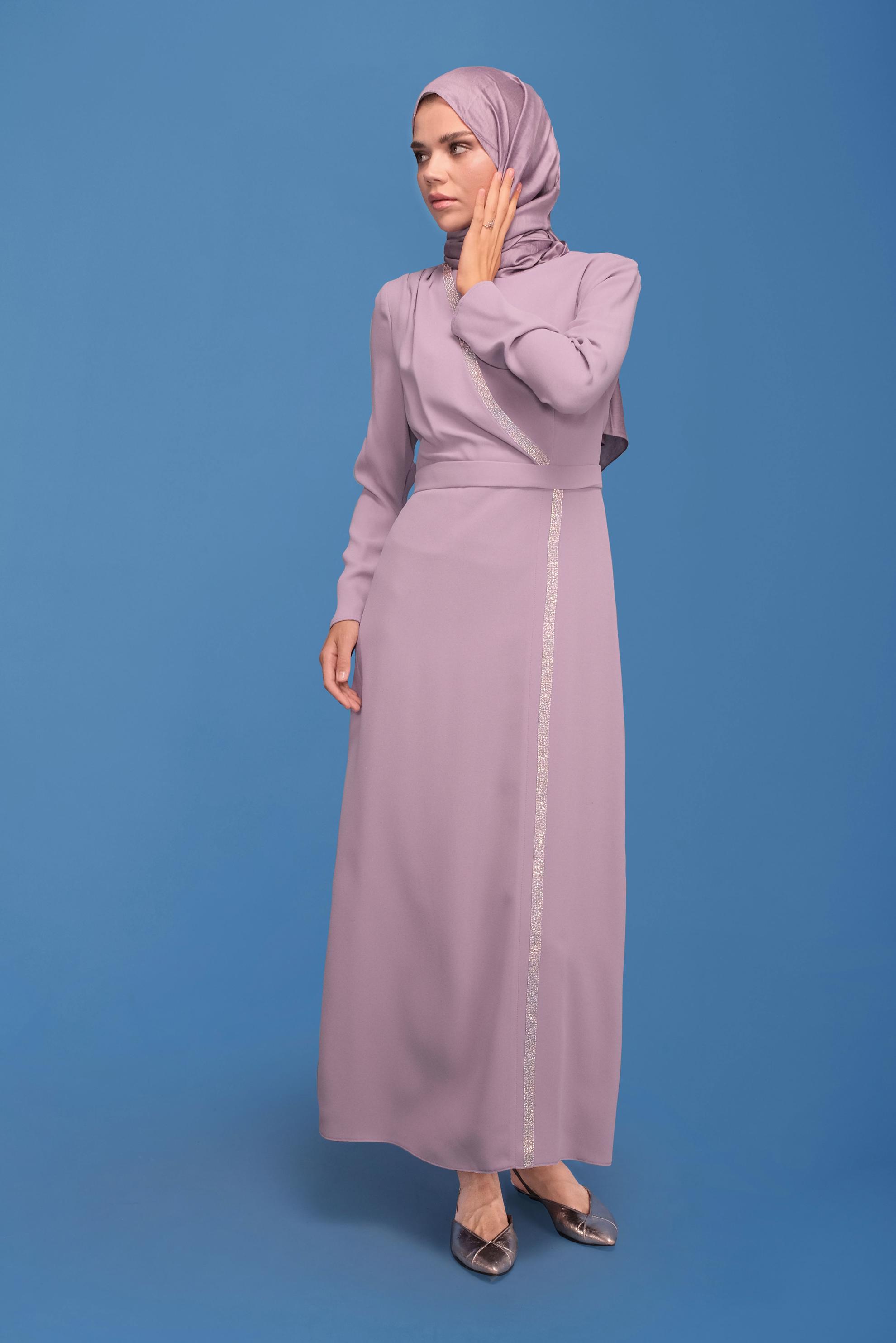 Tesettür giyim PEMBE ŞERİT DETAYLI KREP ELBİSE 41776 
