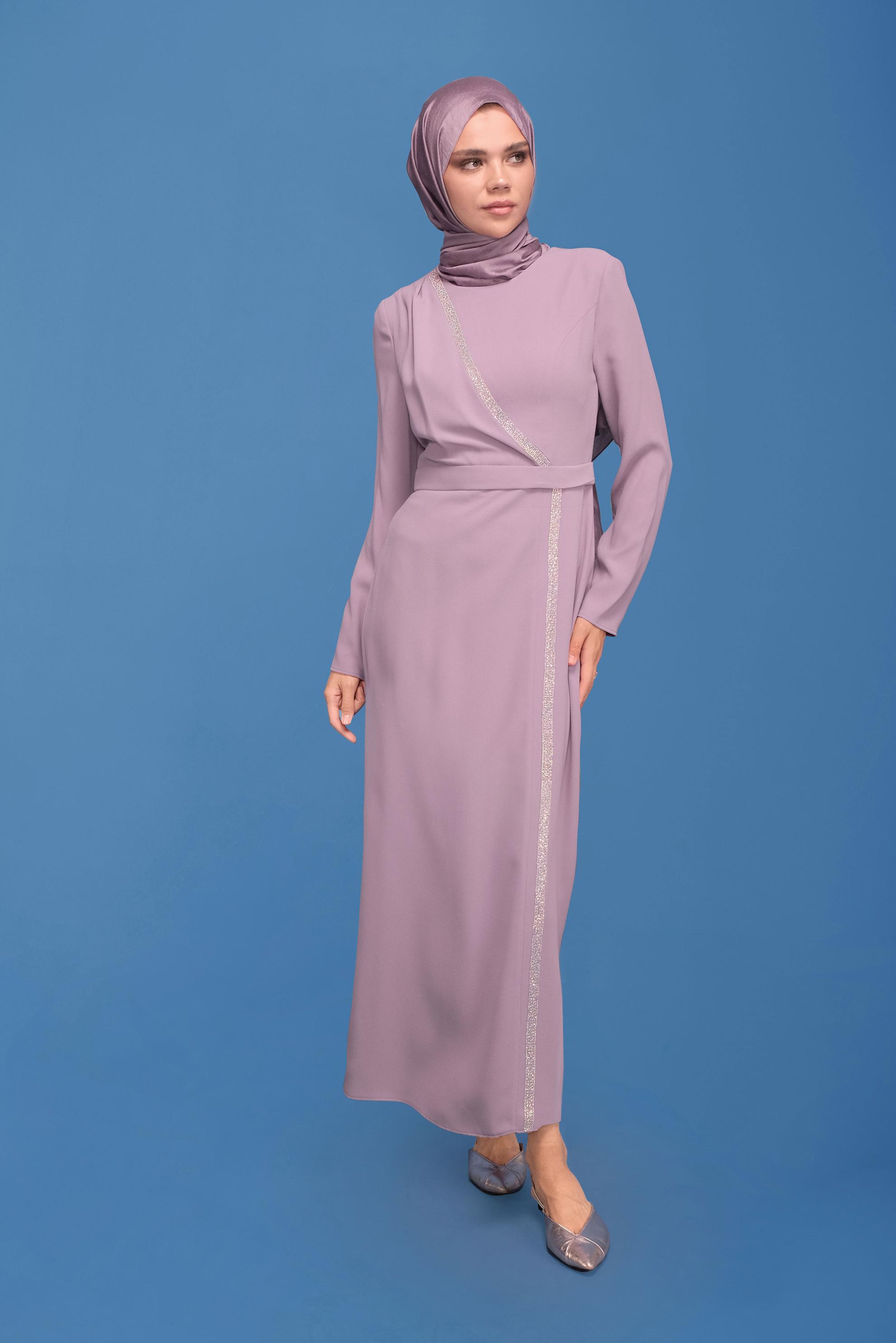 Tesettür giyim PEMBE ŞERİT DETAYLI KREP ELBİSE 41776 