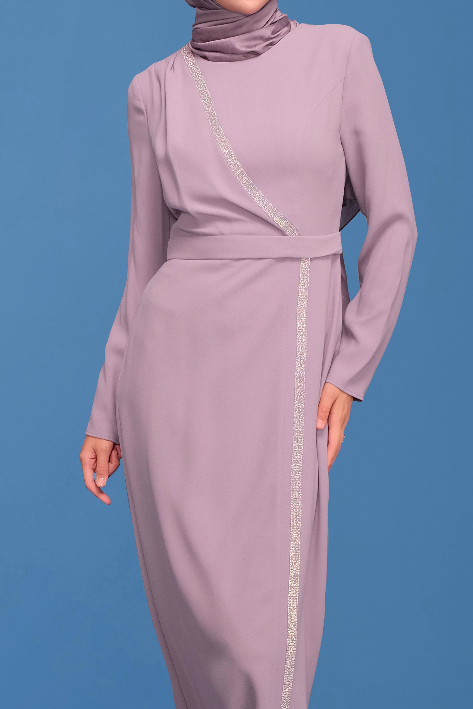 Tesettür giyim PEMBE ŞERİT DETAYLI KREP ELBİSE 41776 