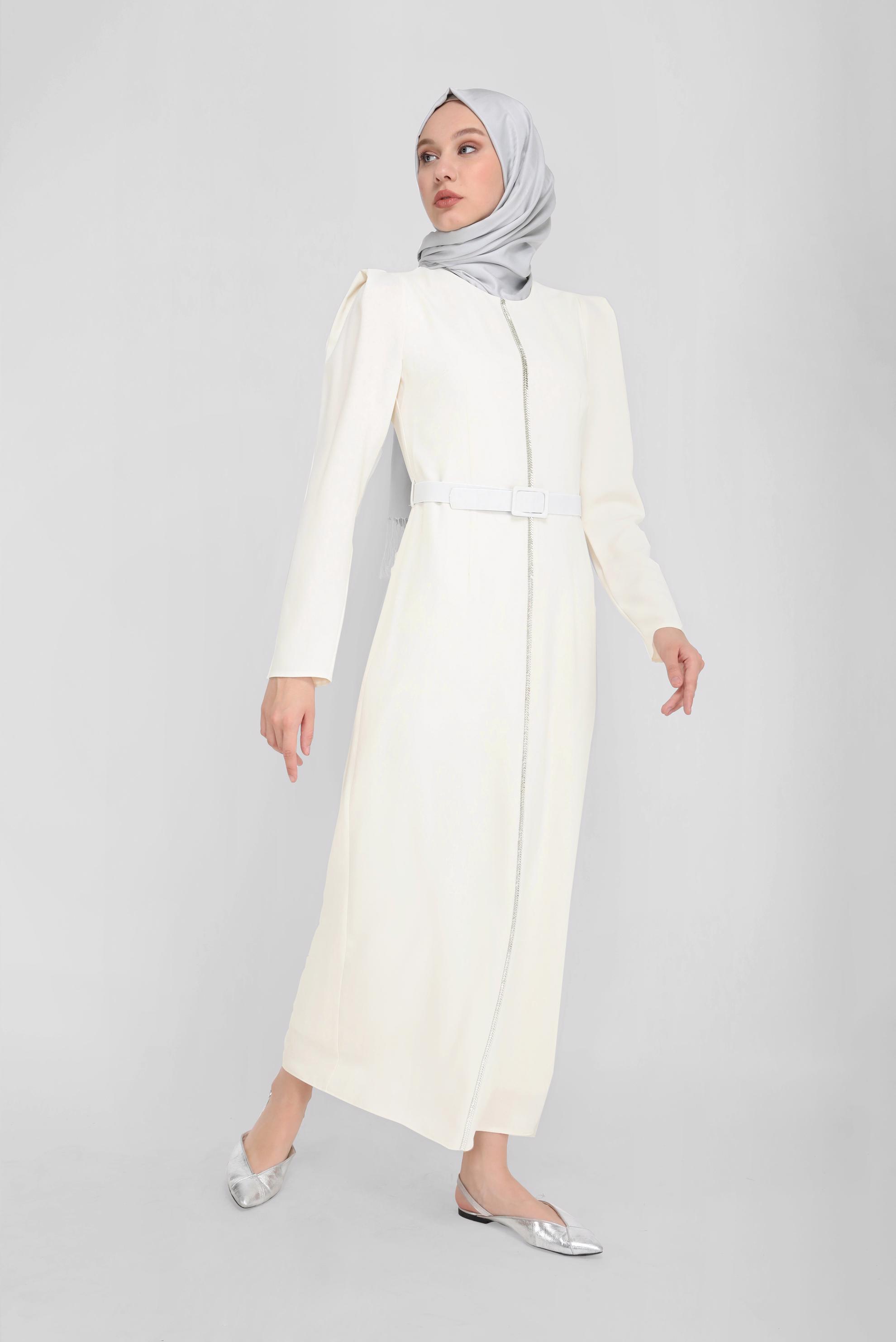 Tesettür giyim EKRU KEMERLİ TAŞLI ELBİSE 41778