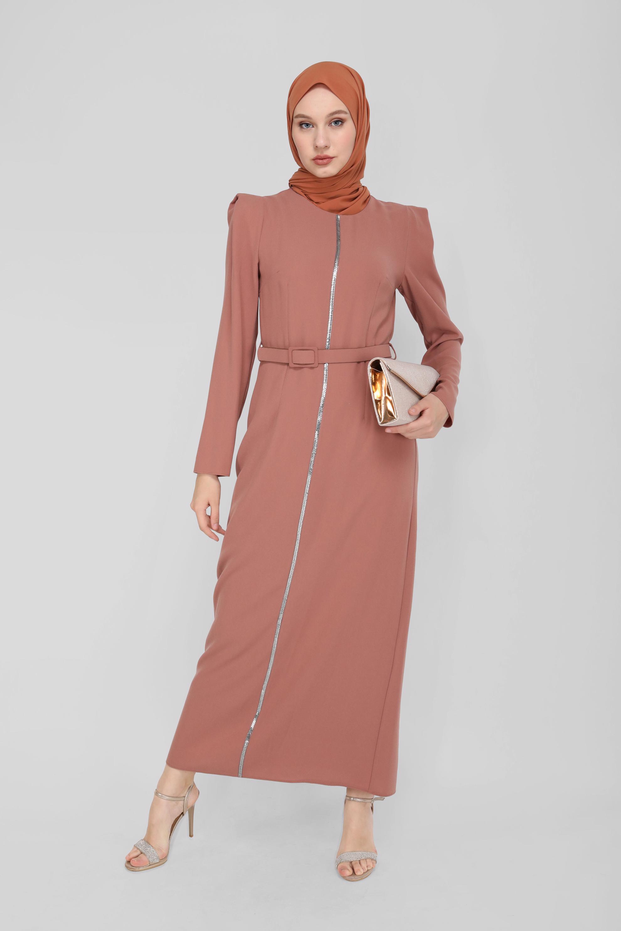 Tesettür giyim KAHVE KEMERLİ TAŞLI ELBİSE 41778
