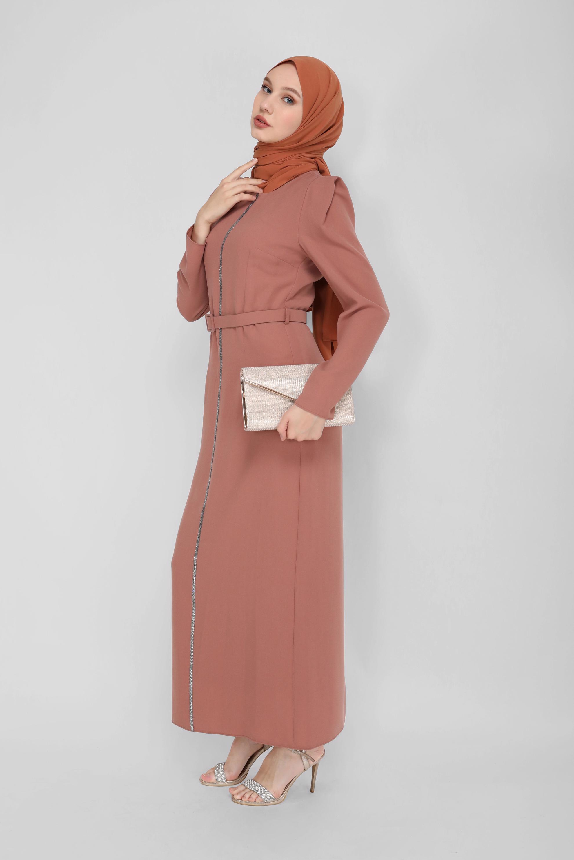 Tesettür giyim KAHVE KEMERLİ TAŞLI ELBİSE 41778