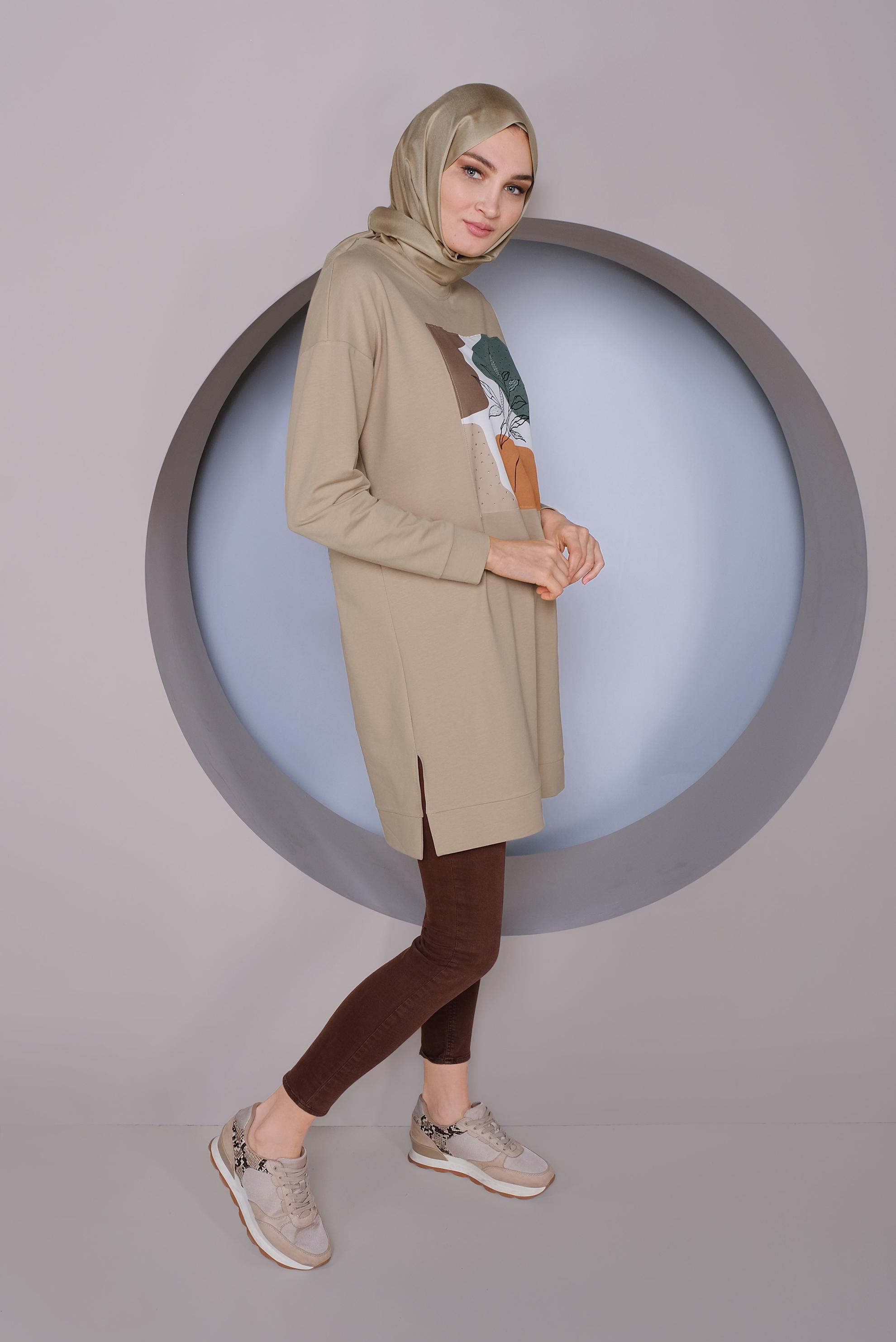 Tesettür giyim BEJ BASKI DETAYLI EŞOFMAN TUNİK 41393