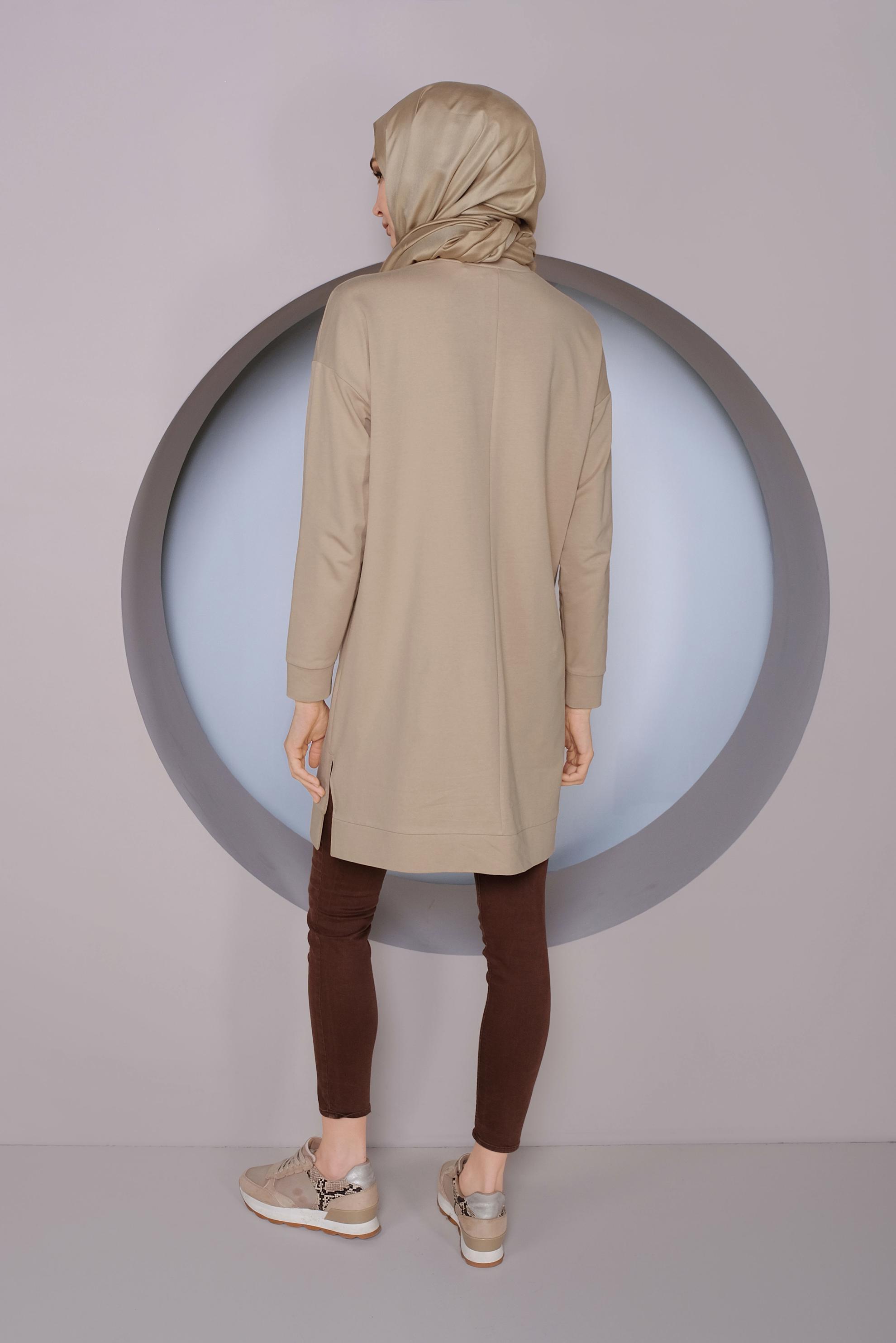 Tesettür giyim BEJ BASKI DETAYLI EŞOFMAN TUNİK 41393