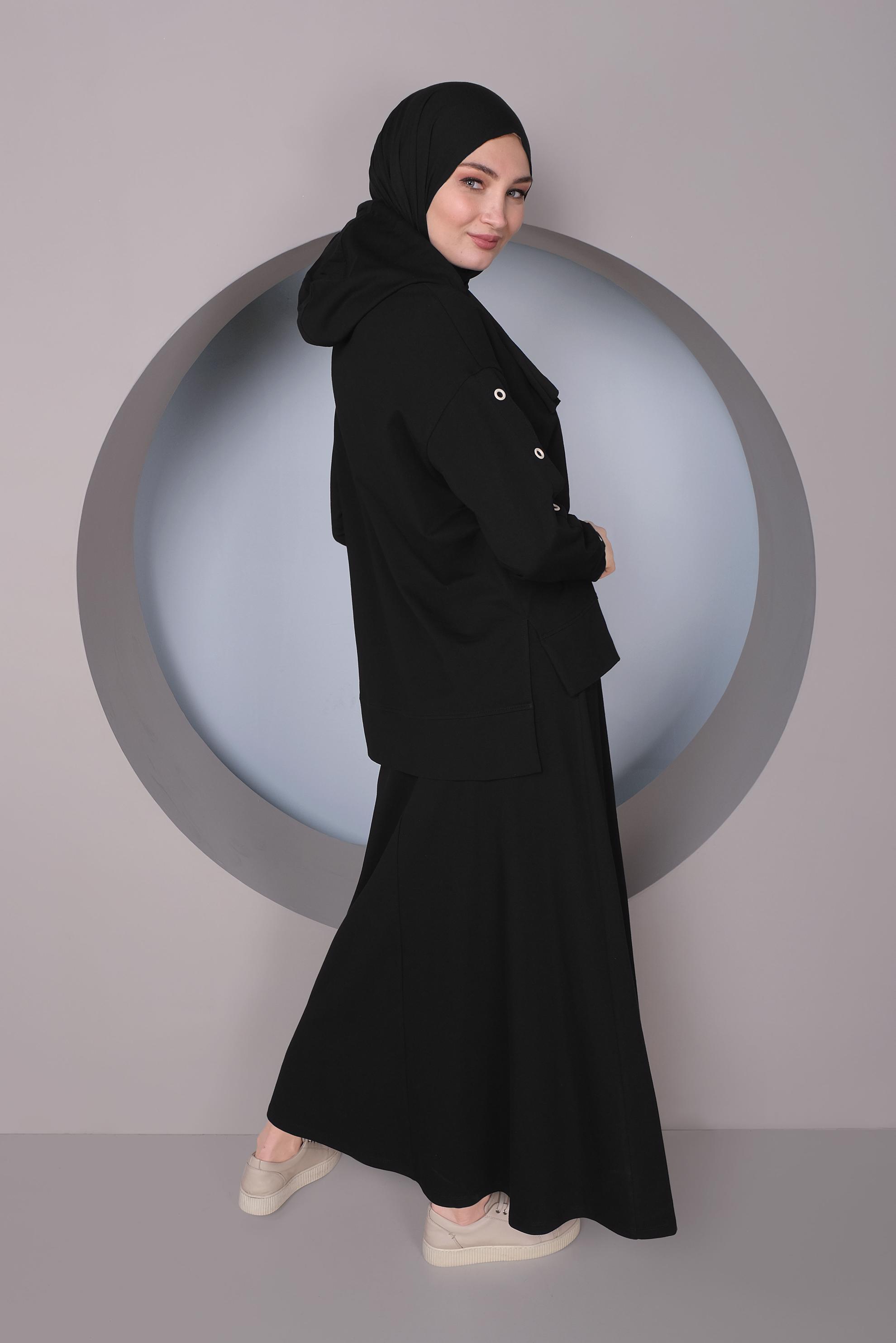 Tesettür giyim SİYAH KOLLARI KUŞGÖZÜ DETAYLI İKİLİ ETEKLİ EŞOFMAN TAKIMI 41439