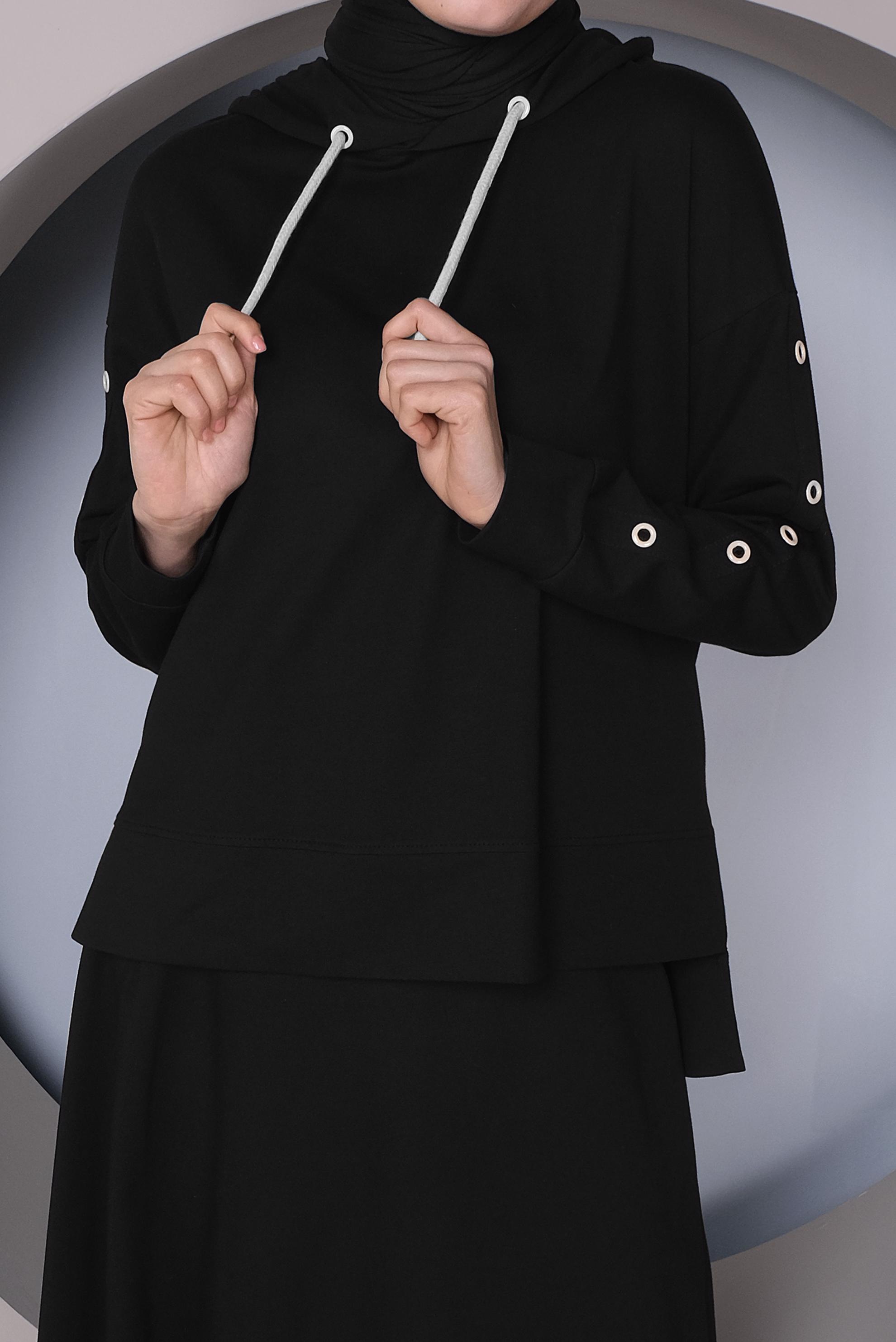 Tesettür giyim SİYAH KOLLARI KUŞGÖZÜ DETAYLI İKİLİ ETEKLİ EŞOFMAN TAKIMI 41439