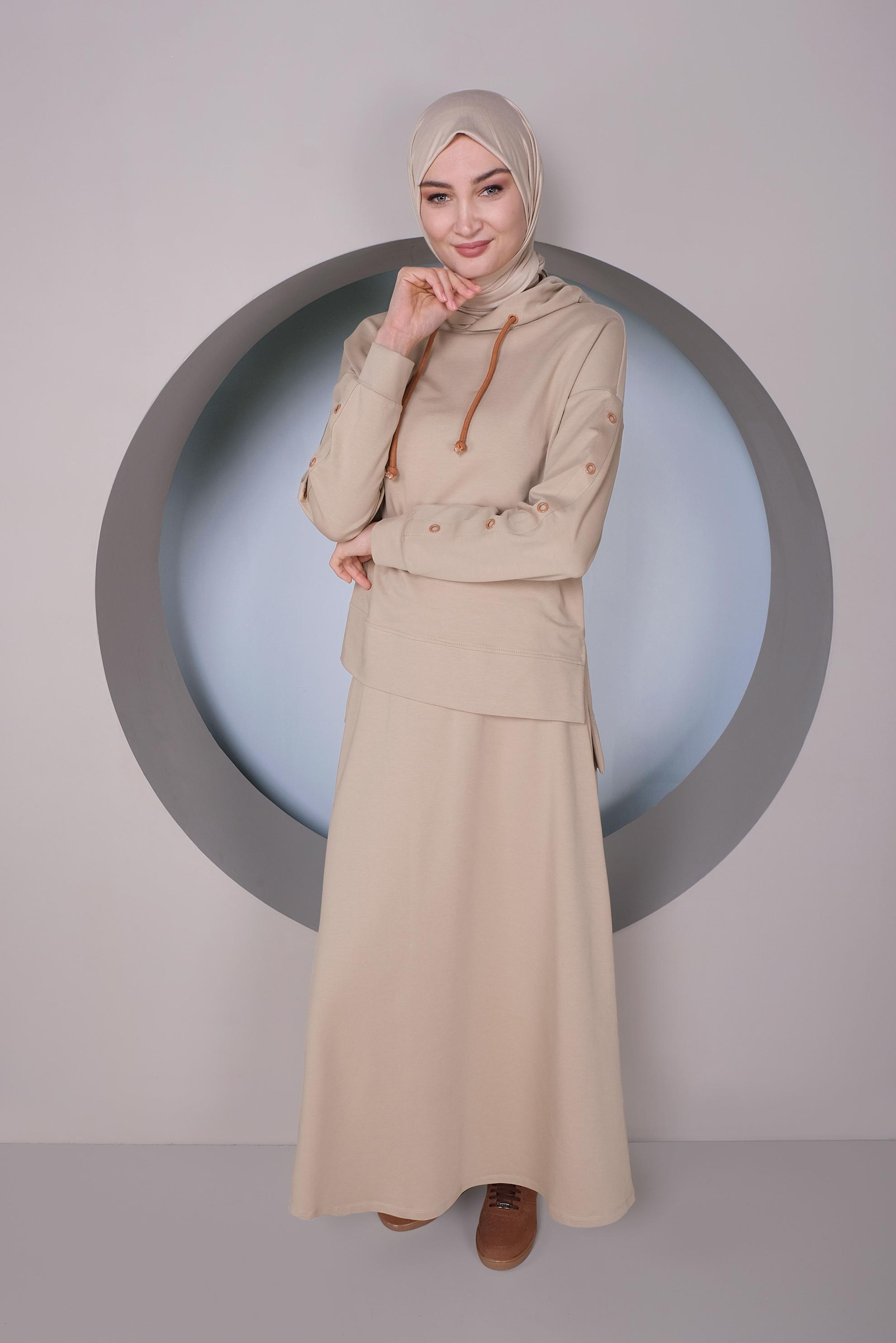 Tesettür giyim BEJ KOLLARI KUŞGÖZÜ DETAYLI İKİLİ ETEKLİ EŞOFMAN TAKIMI 41439