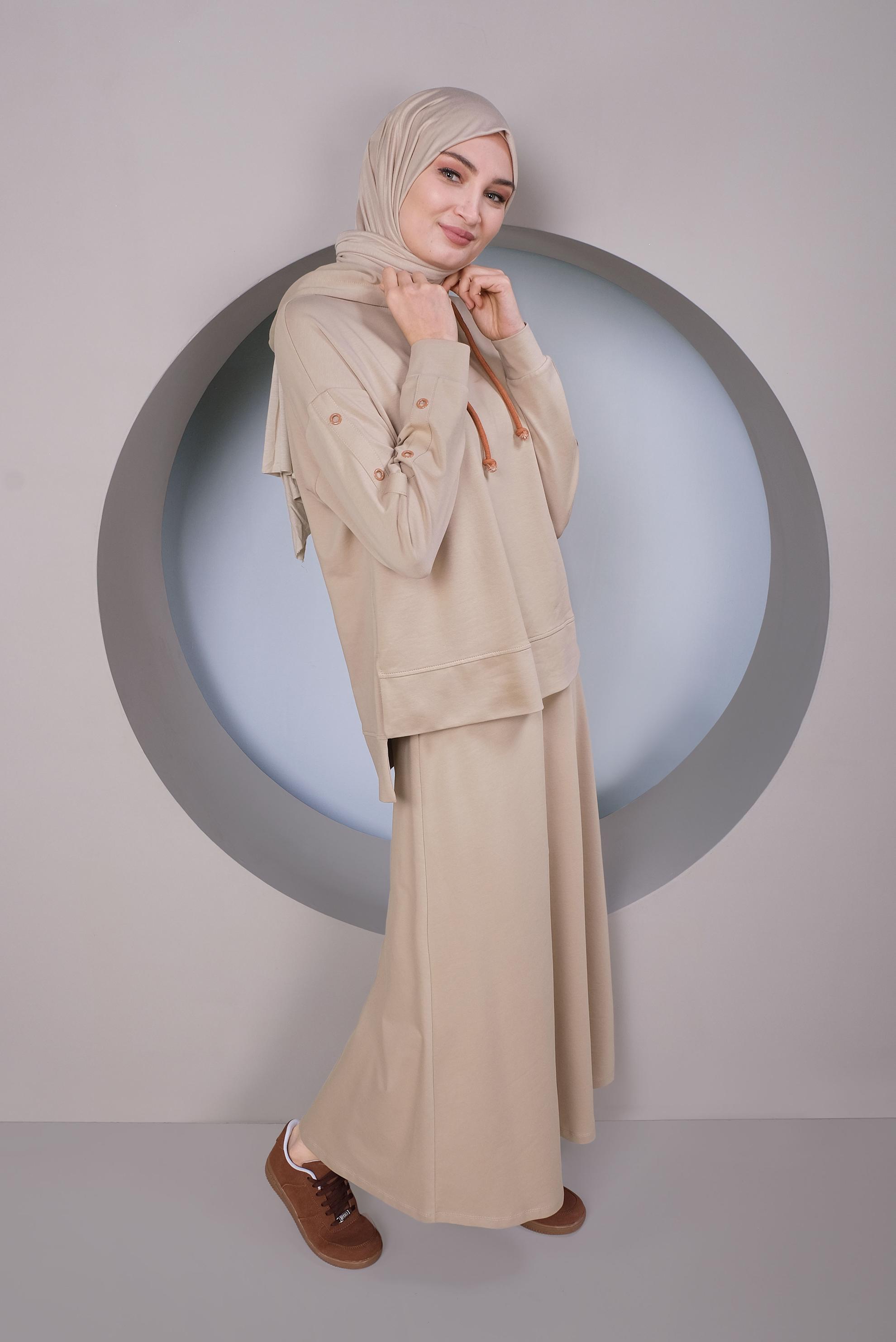 Tesettür giyim BEJ KOLLARI KUŞGÖZÜ DETAYLI İKİLİ ETEKLİ EŞOFMAN TAKIMI 41439