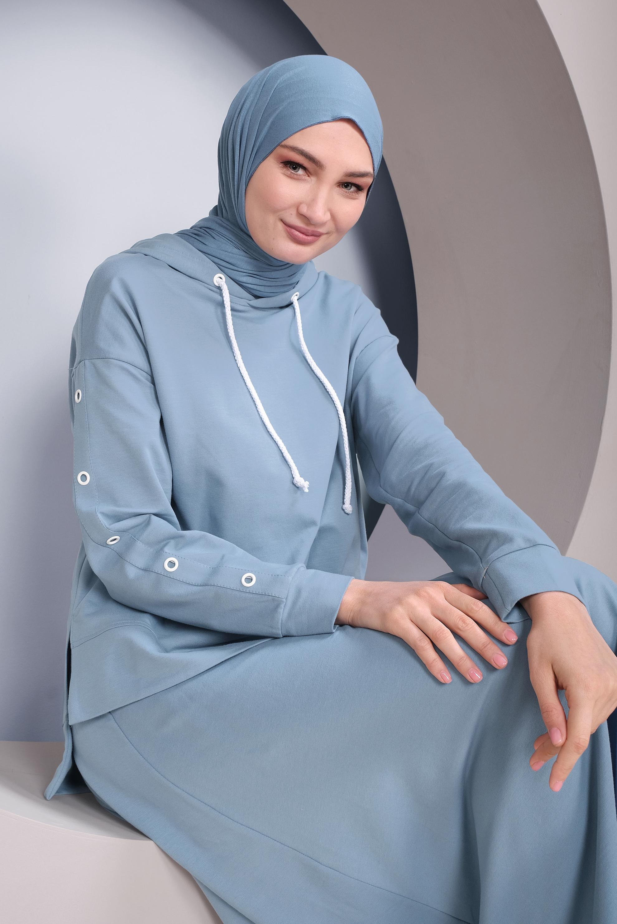 Tesettür giyim MAVİ KOLLARI KUŞGÖZÜ DETAYLI İKİLİ ETEKLİ EŞOFMAN TAKIMI 41439