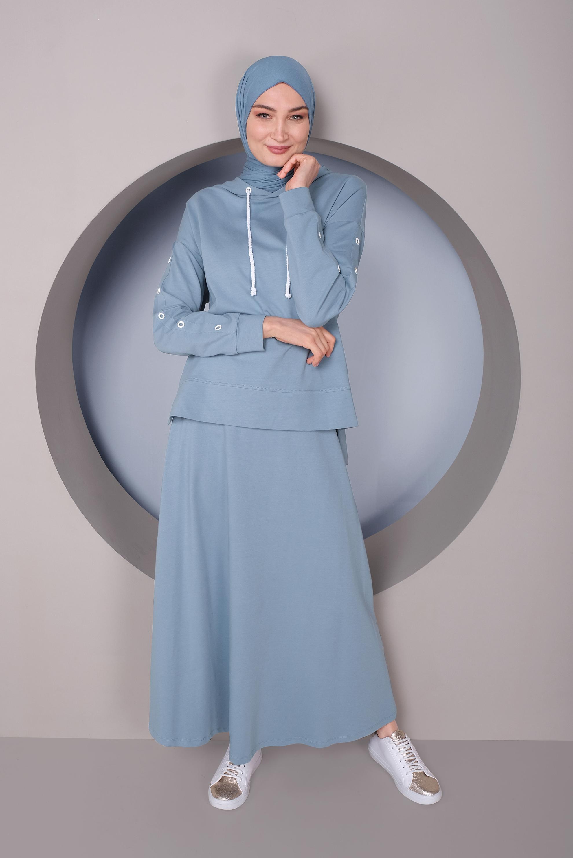 Tesettür giyim MAVİ KOLLARI KUŞGÖZÜ DETAYLI İKİLİ ETEKLİ EŞOFMAN TAKIMI 41439