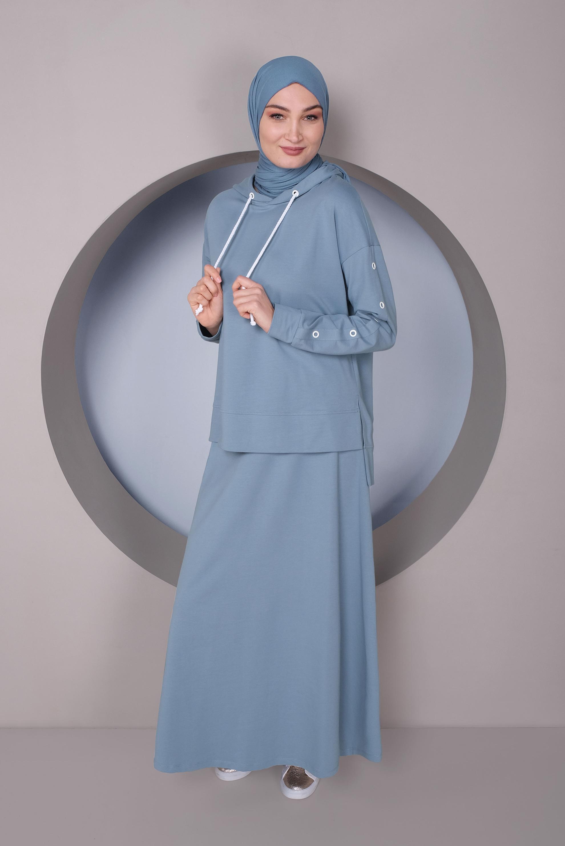 Tesettür giyim MAVİ KOLLARI KUŞGÖZÜ DETAYLI İKİLİ ETEKLİ EŞOFMAN TAKIMI 41439