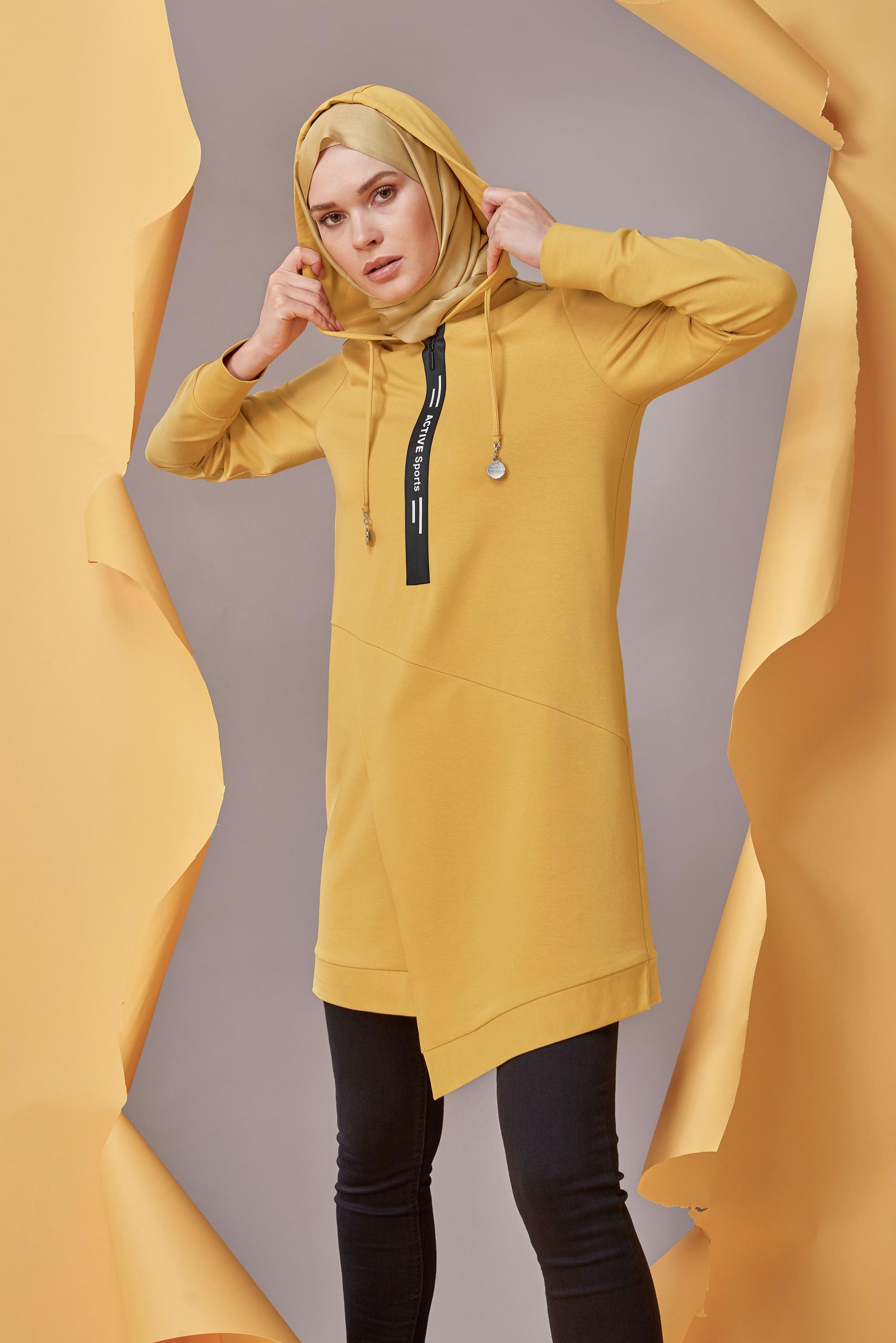 Tesettür giyim SARI ASİMETRİK KESİMLİ KAPÜŞONLU EŞOFMAN TUNİK 41517