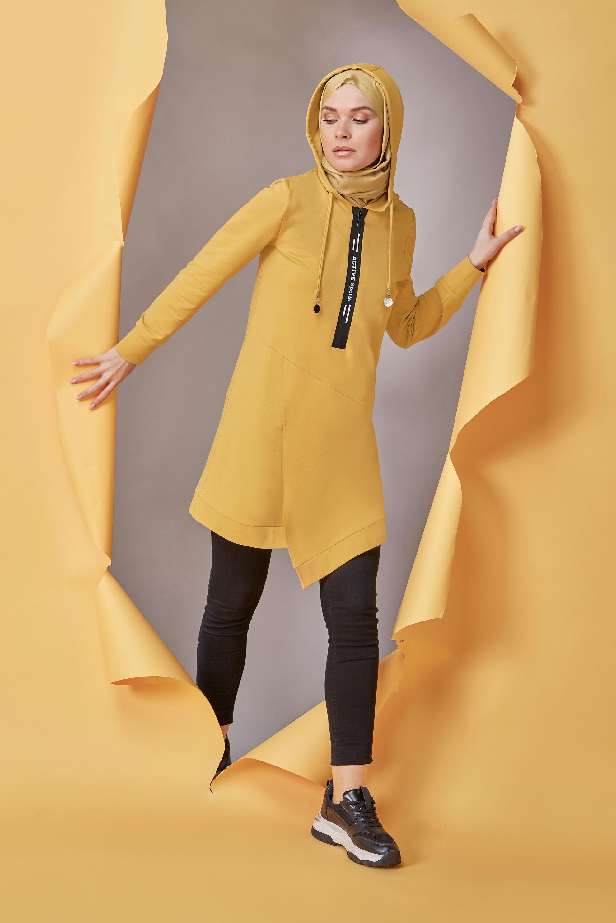 Tesettür giyim SARI ASİMETRİK KESİMLİ KAPÜŞONLU EŞOFMAN TUNİK 41517