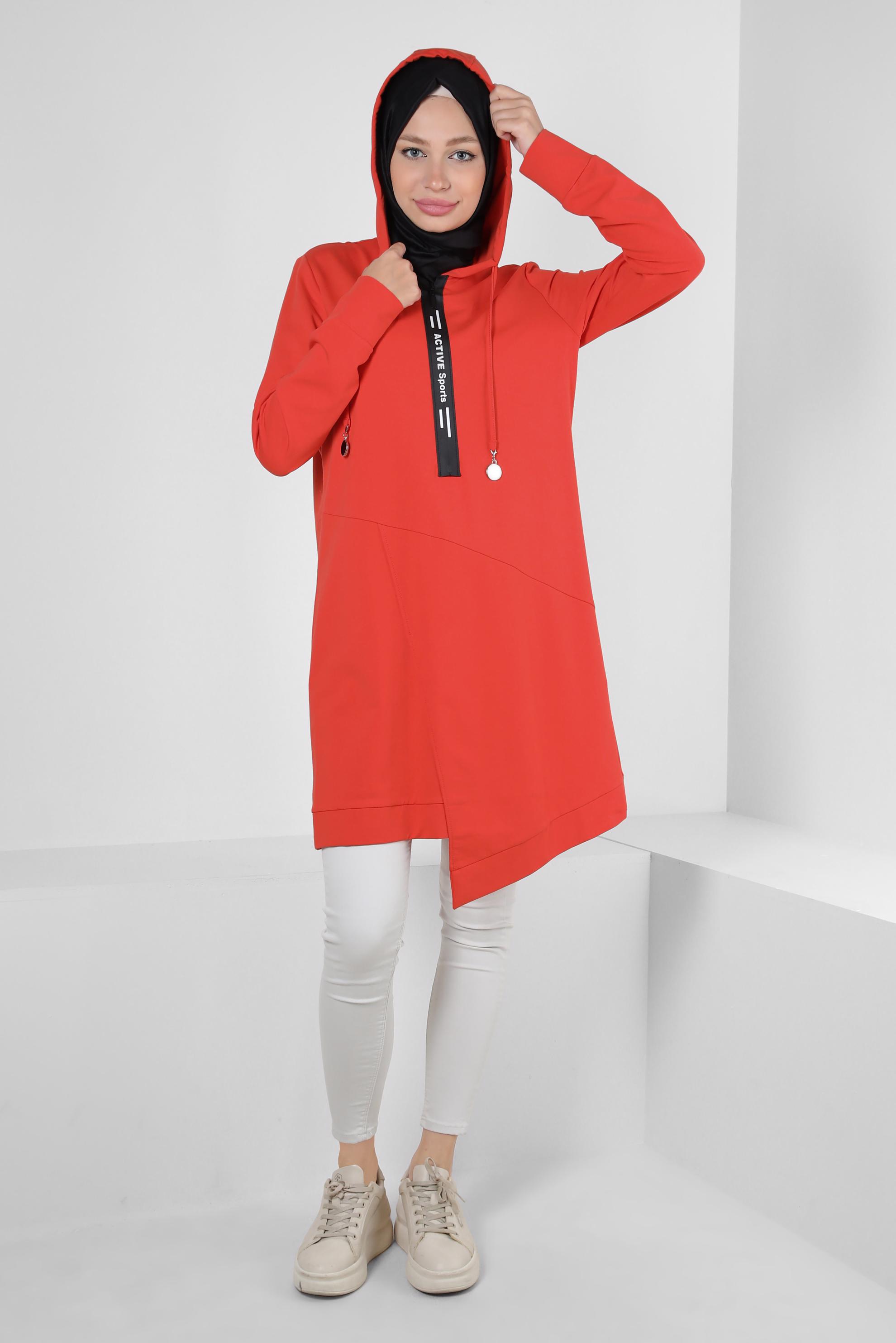 Tesettür giyim KIRMIZI ASİMETRİK KESİMLİ KAPÜŞONLU EŞOFMAN TUNİK 41517