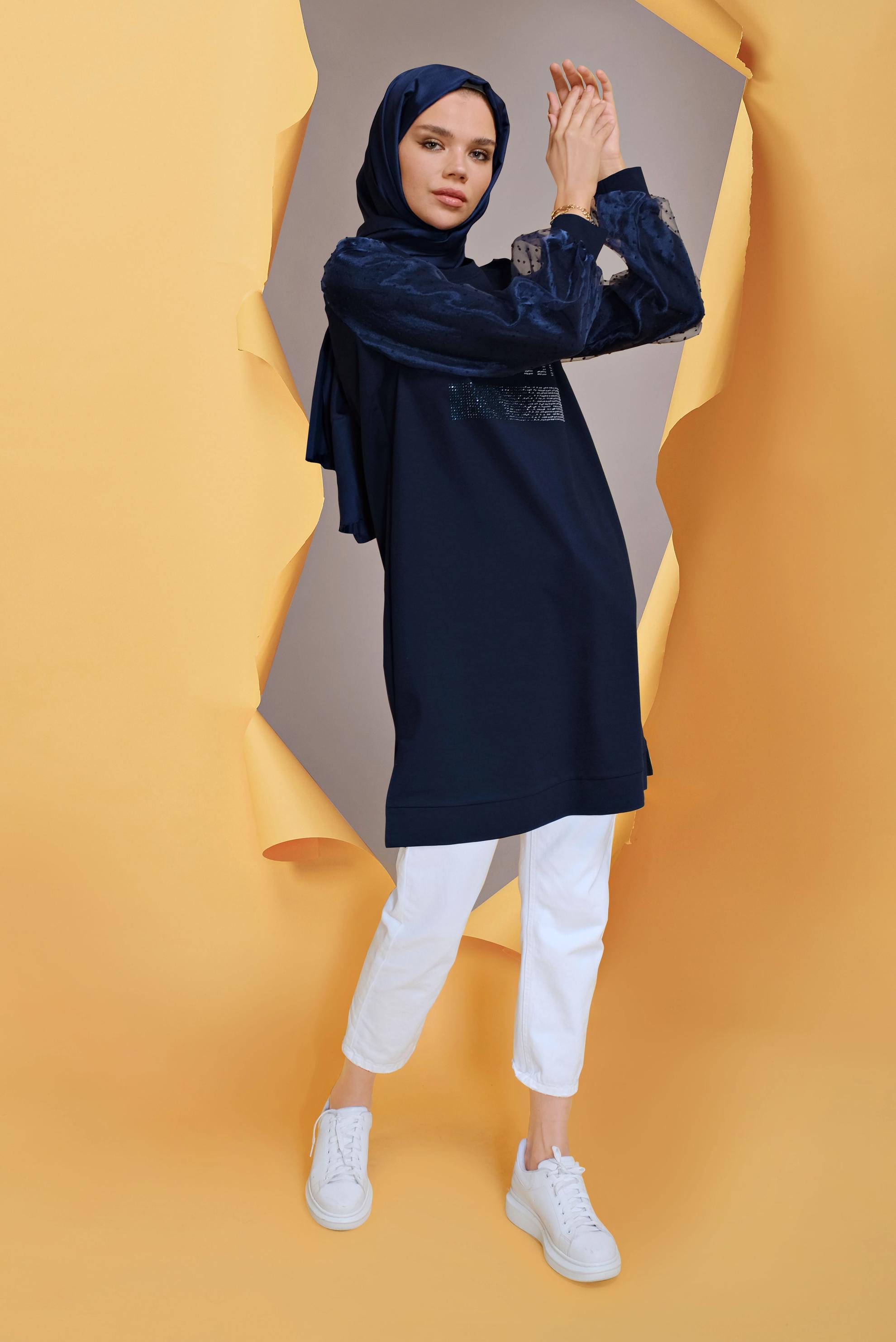 Tesettür giyim LACİVERT TÜL DETAYLI TAŞ BASKILI EŞOFMAN TUNİK 41634 