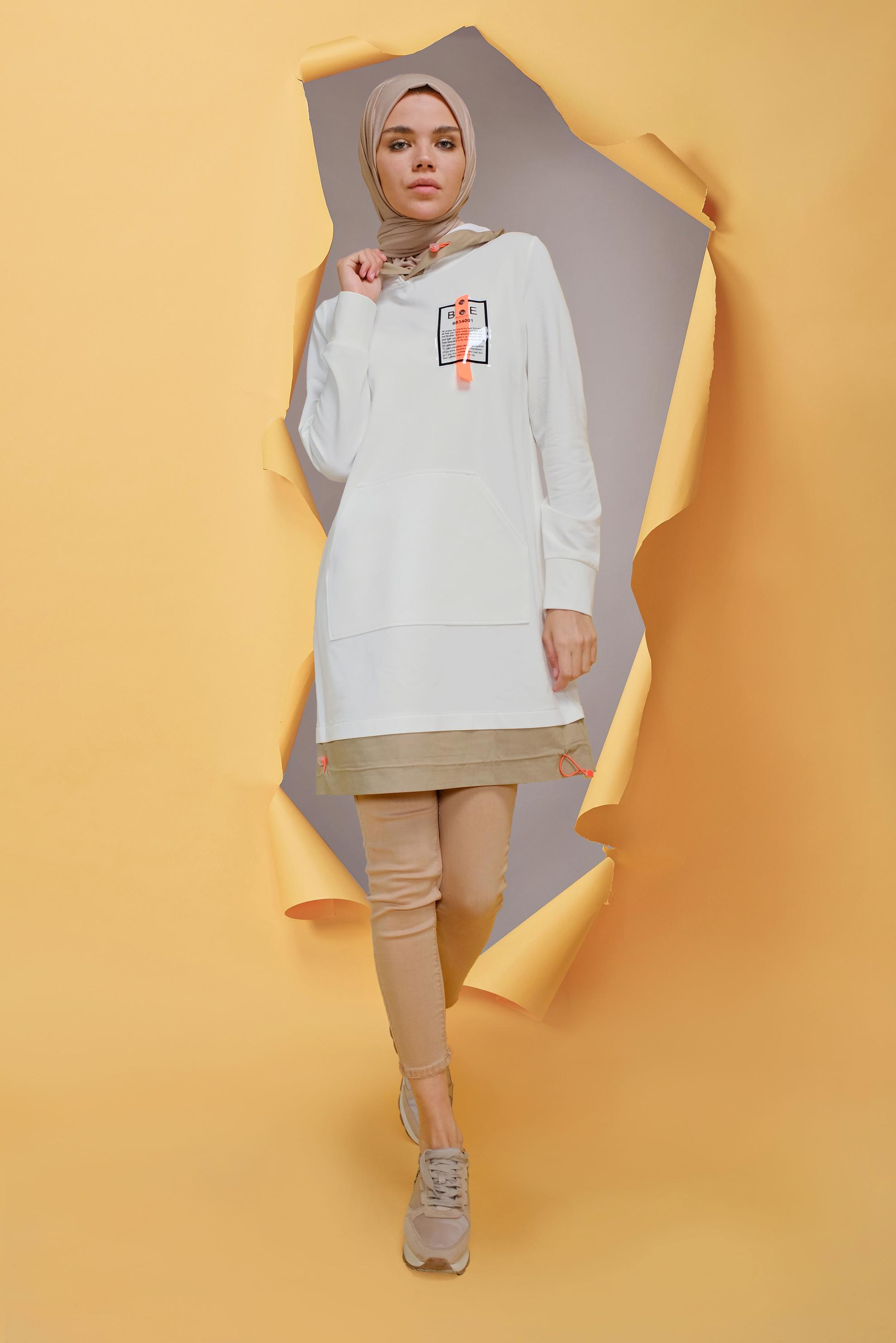 Tesettür giyim BEYAZ KAPÜŞONLU CEPLİ TUNİK 41713 