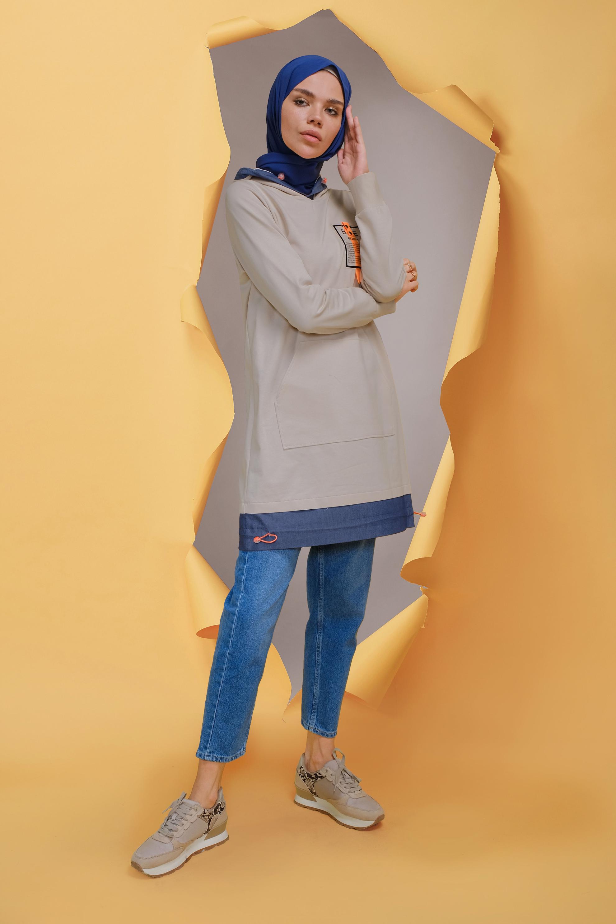 Tesettür giyim BEJ KAPÜŞONLU CEPLİ TUNİK 41713 