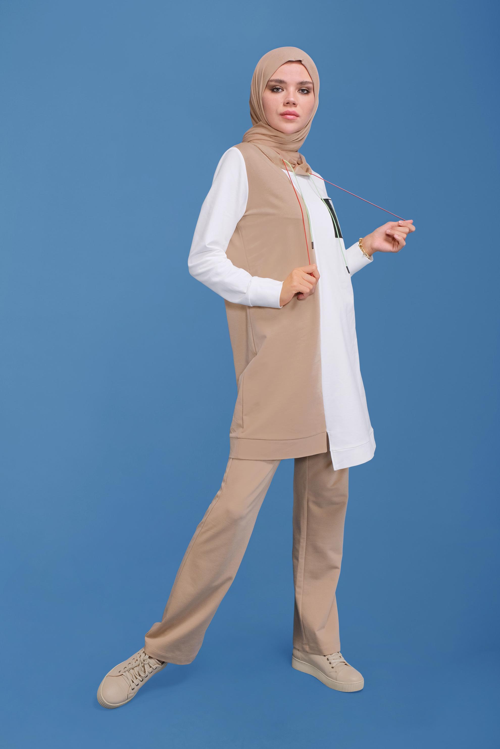 Tesettür giyim BEJ CEP DETAYLI İKİ RENK KAPÜŞONLU EŞOFMAN TAKIMI 41720