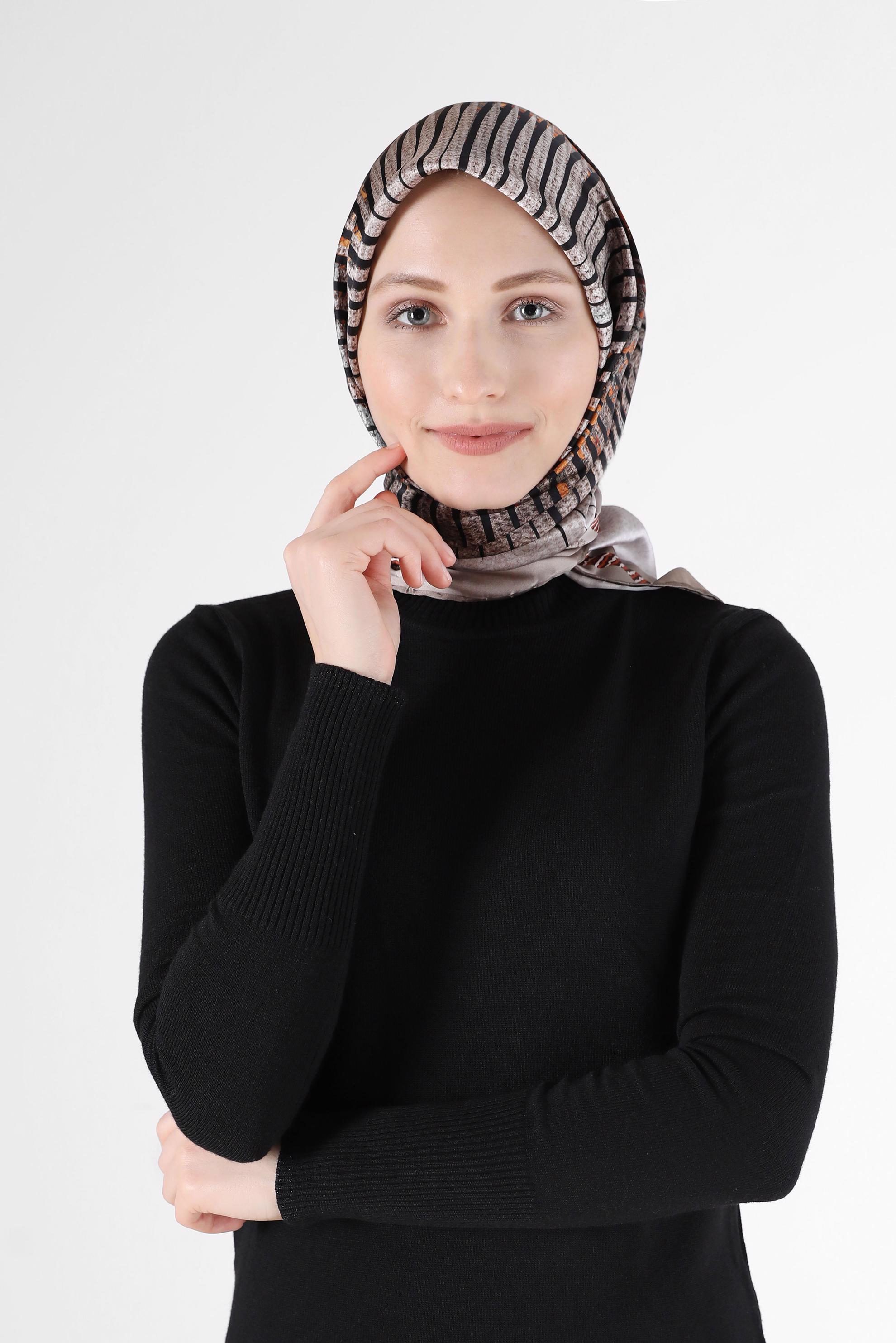 Tesettür giyim BEJ ALVİNA DESENLİ İPEK EŞARP 23901 