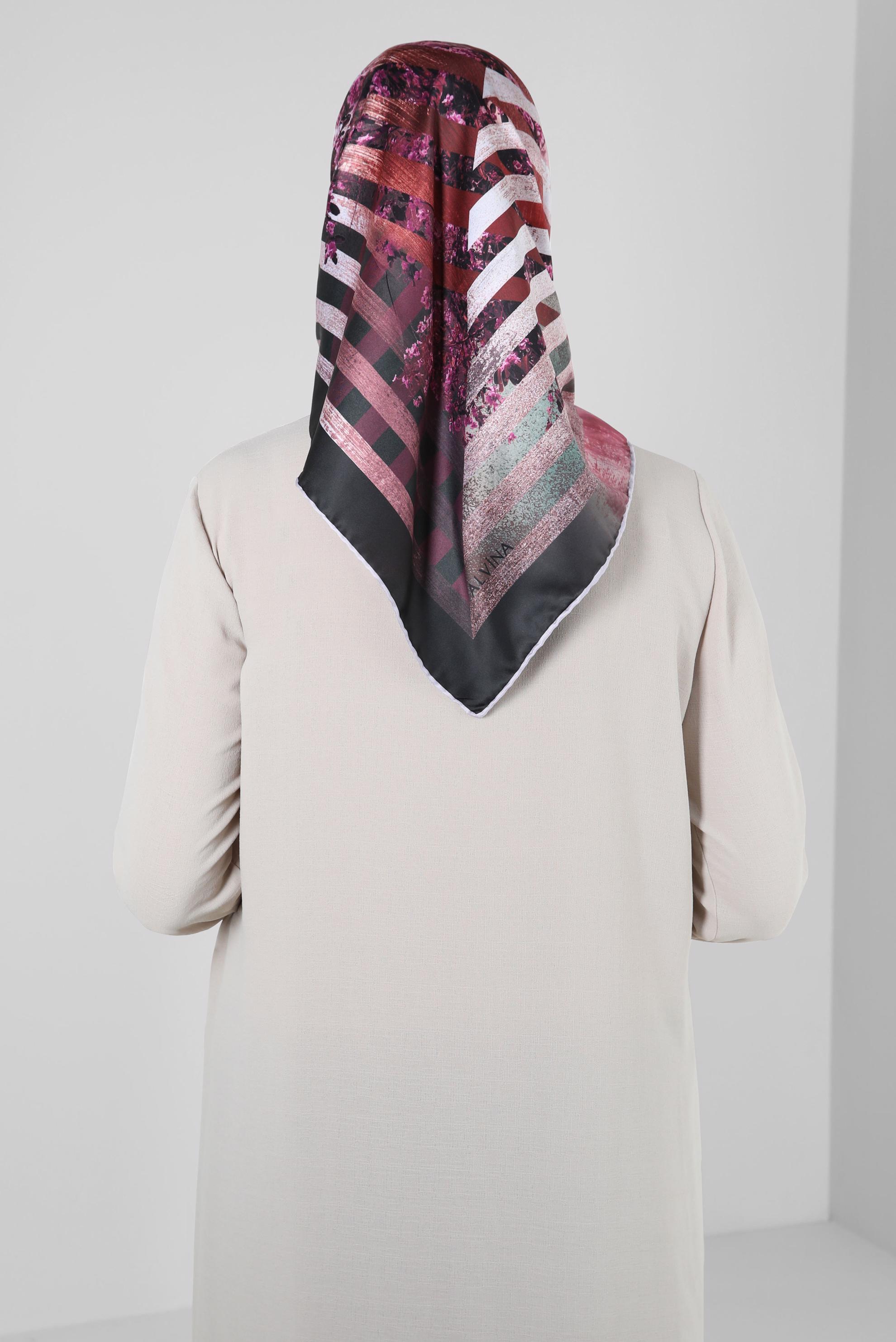 Tesettür giyim SİYAH ALVİNA DESENLİ DİJİTAL EŞARP 23987 