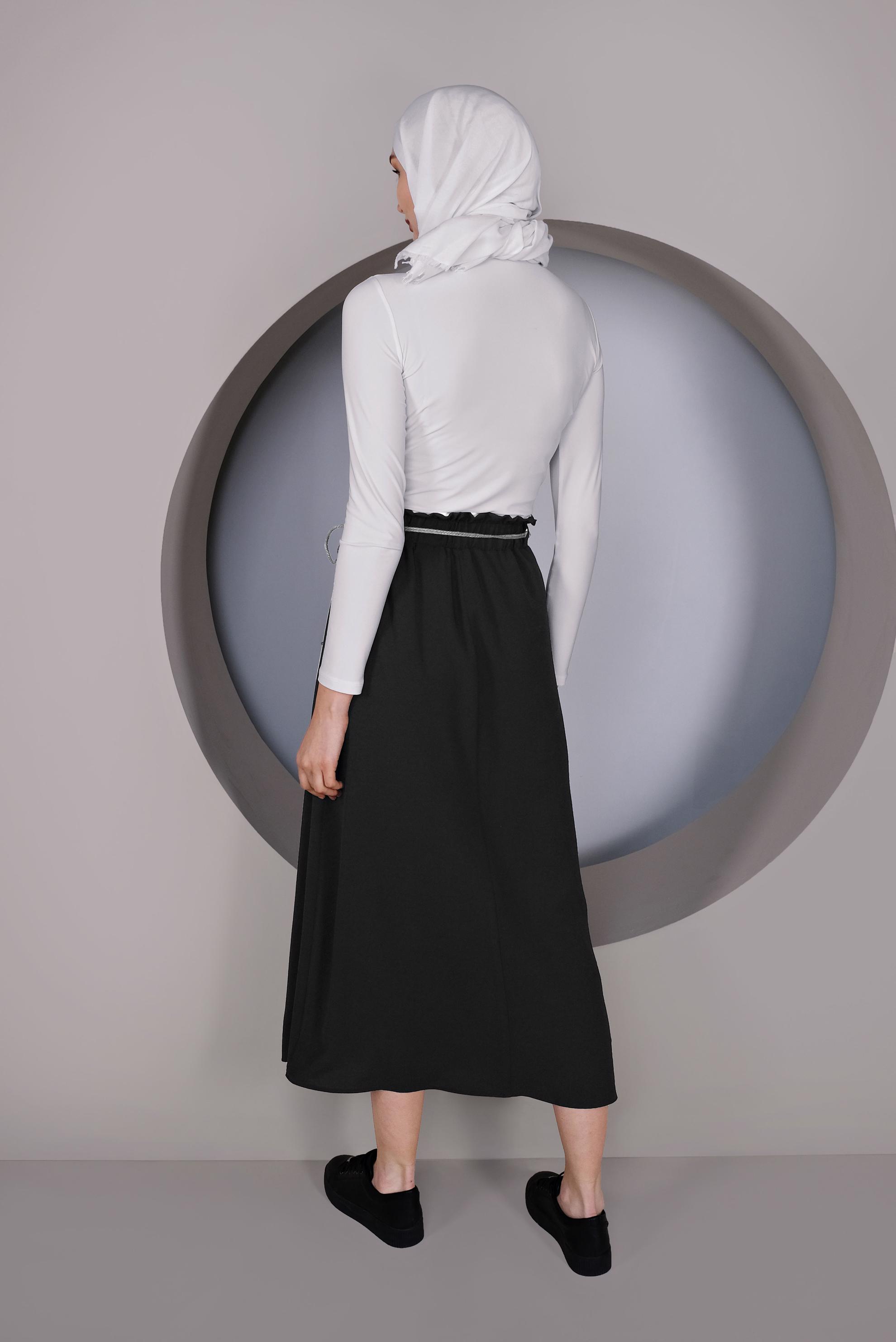 Tesettür giyim SİYAH DÜĞME DETAYLI BELDEN BÜZGÜLÜ ETEK 60142