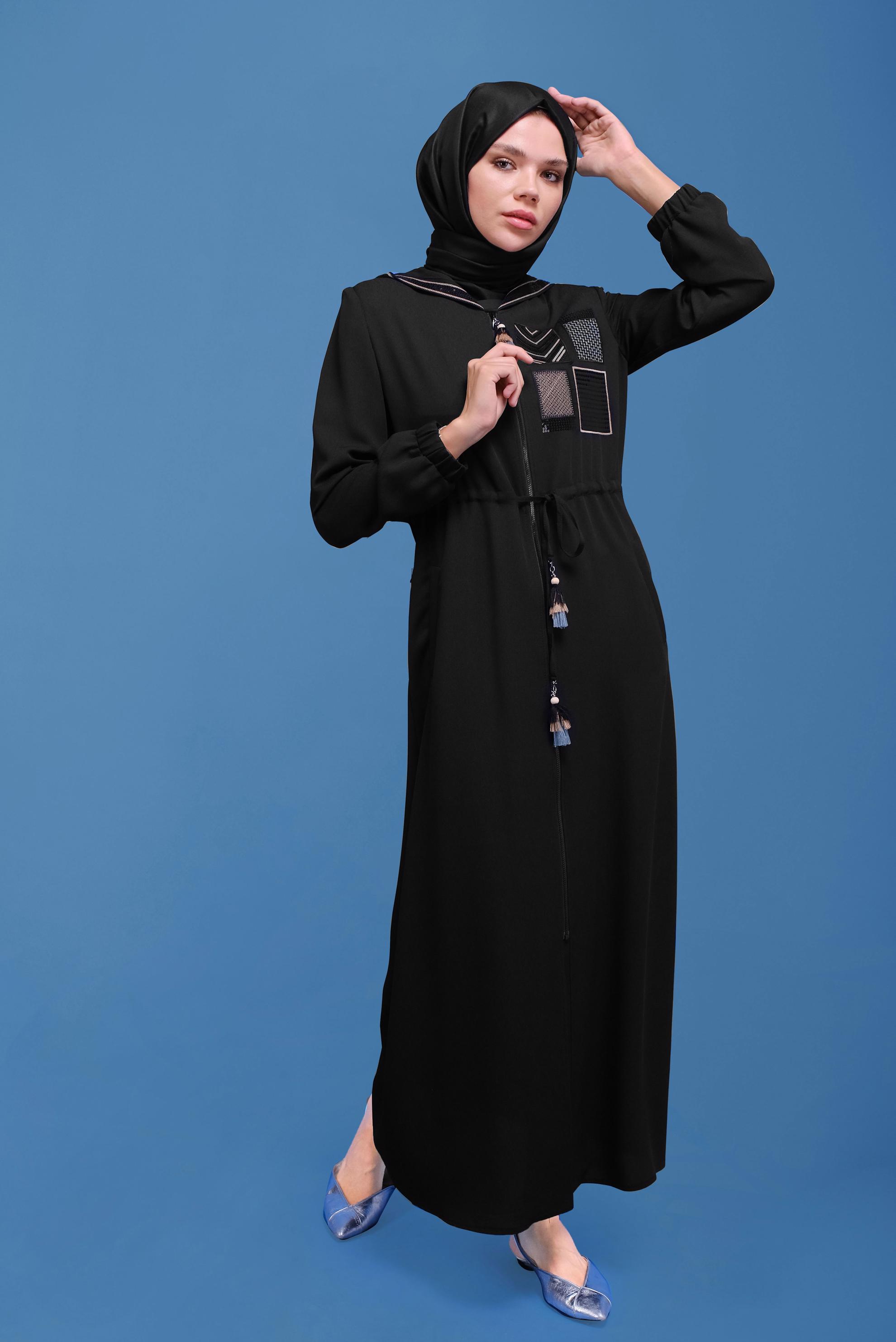 Tesettür giyim SİYAH BELİ BAĞCIKLI KAPÜŞONLU FERACE 80026 