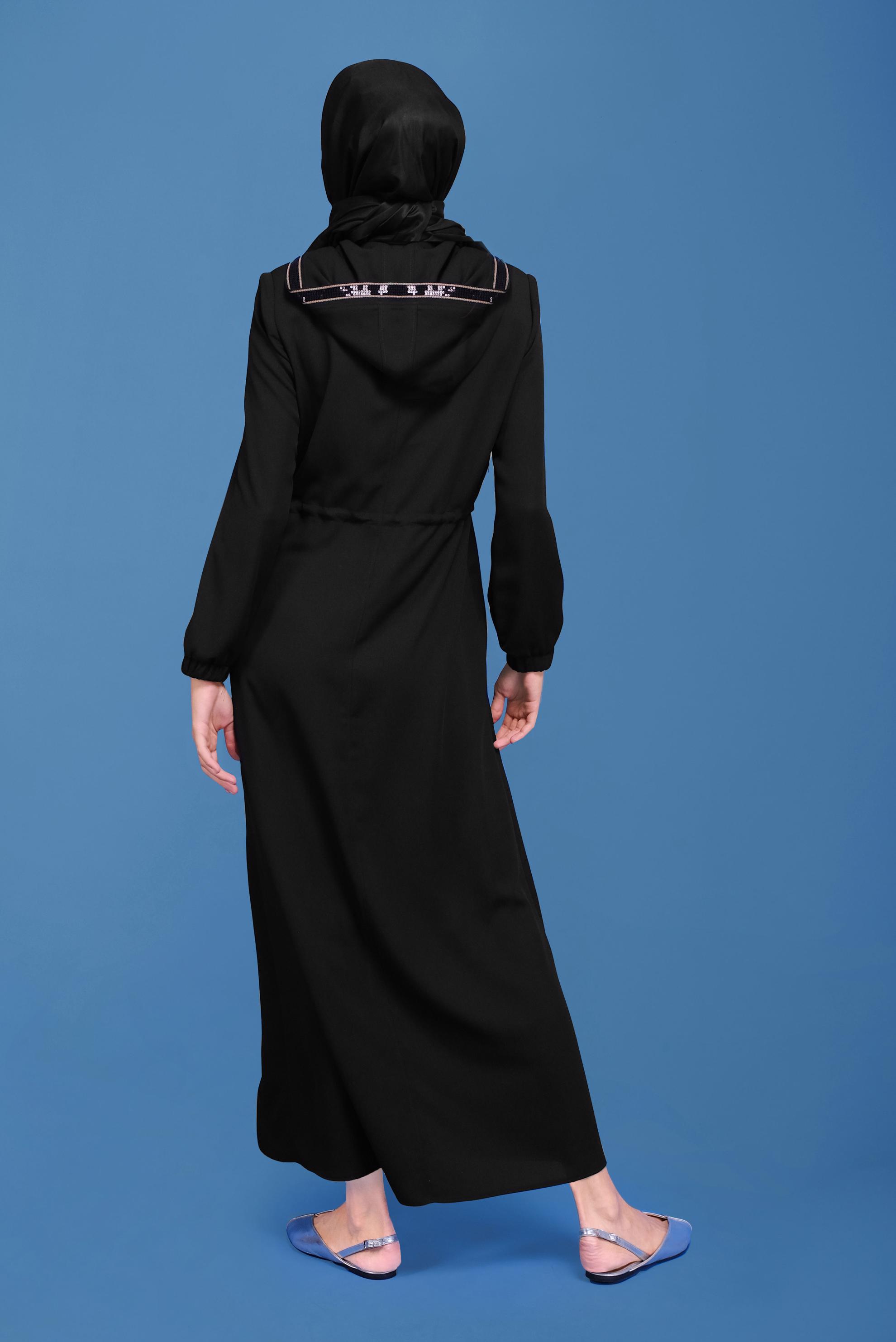 Tesettür giyim SİYAH BELİ BAĞCIKLI KAPÜŞONLU FERACE 80026 