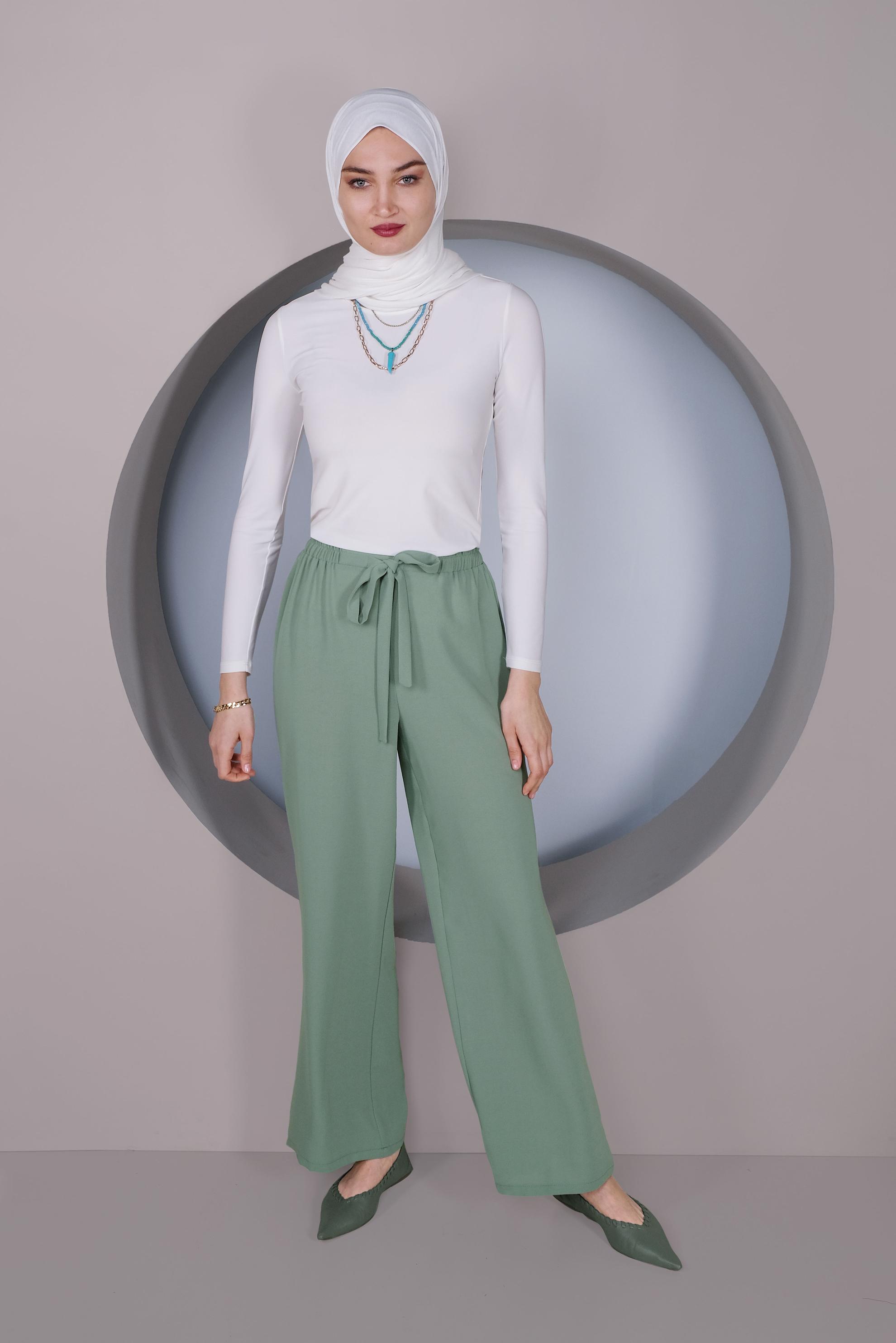 Tesettür giyim YEŞİL BEL KISMI BÜZGÜ BAĞCIKLI SALAŞ PANTOLON 70163