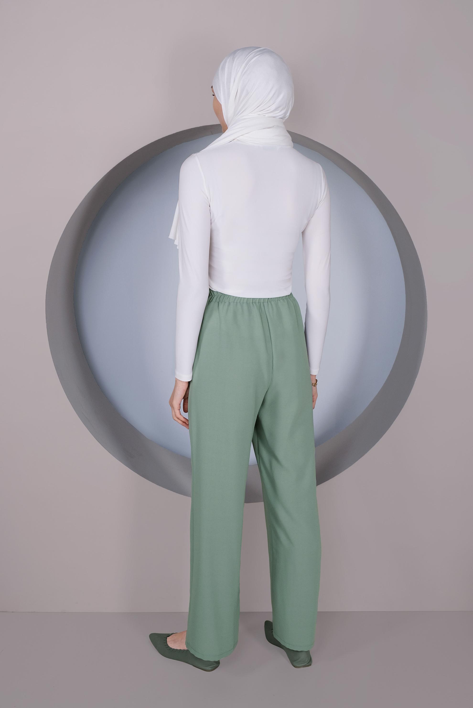 Tesettür giyim YEŞİL BEL KISMI BÜZGÜ BAĞCIKLI SALAŞ PANTOLON 70163