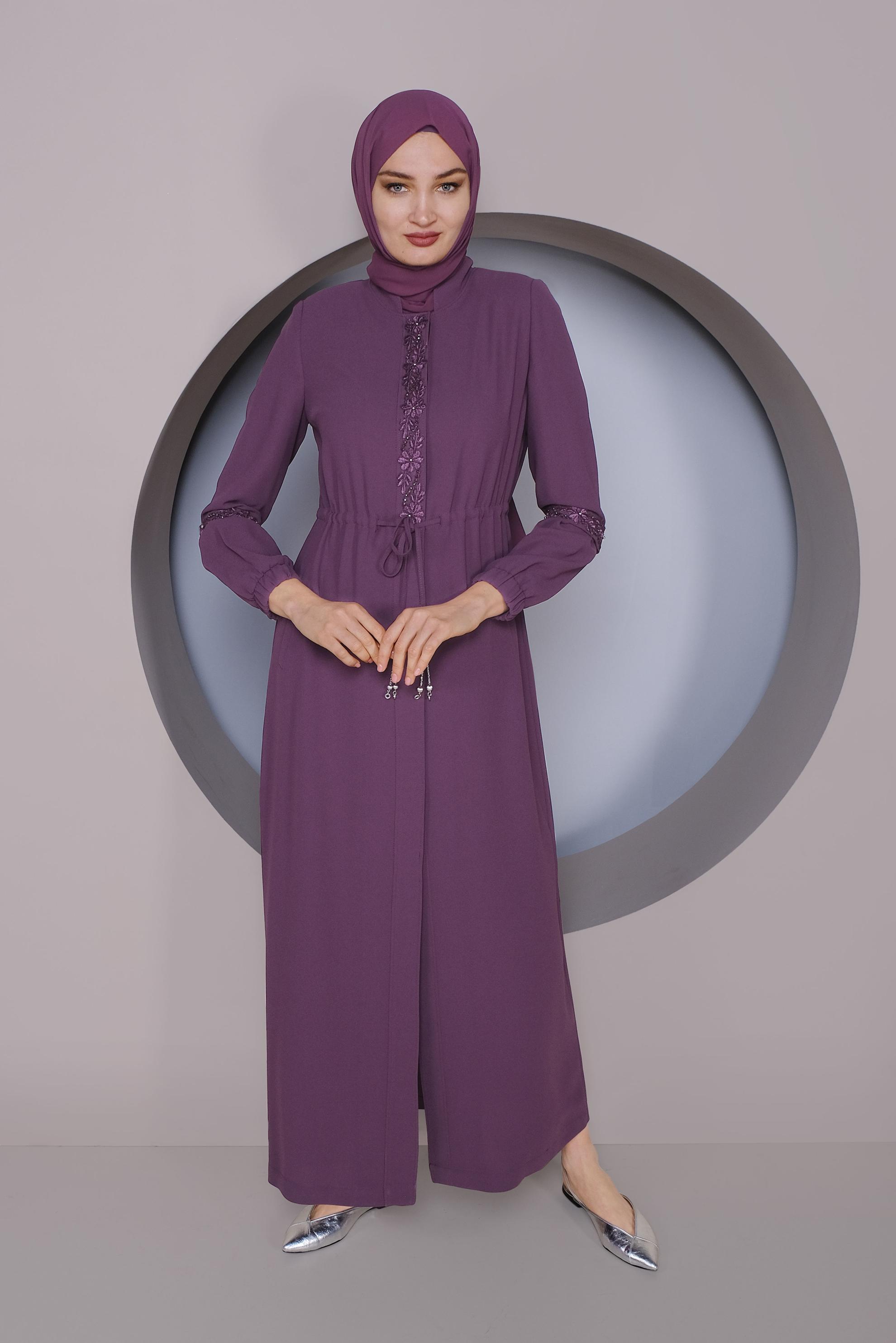 Tesettür giyim MOR GÜPÜR İŞLEMELİ BEL KISMI BÜZGÜ BAĞCIKLI PARDESÜ 10235