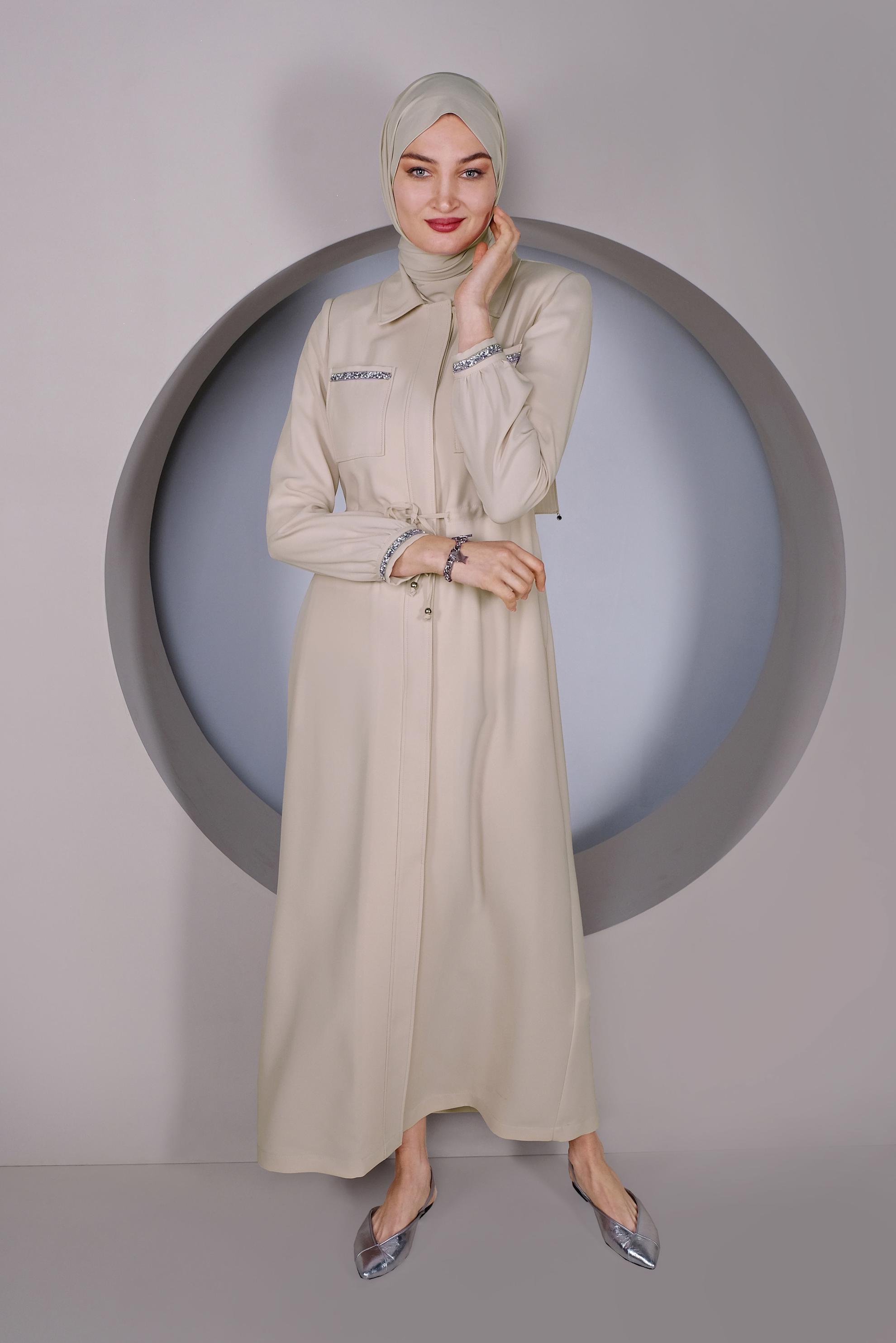 Tesettür giyim BEJ BELDEN BÜZGÜ BAĞCIKLI PARDESÜ 10255