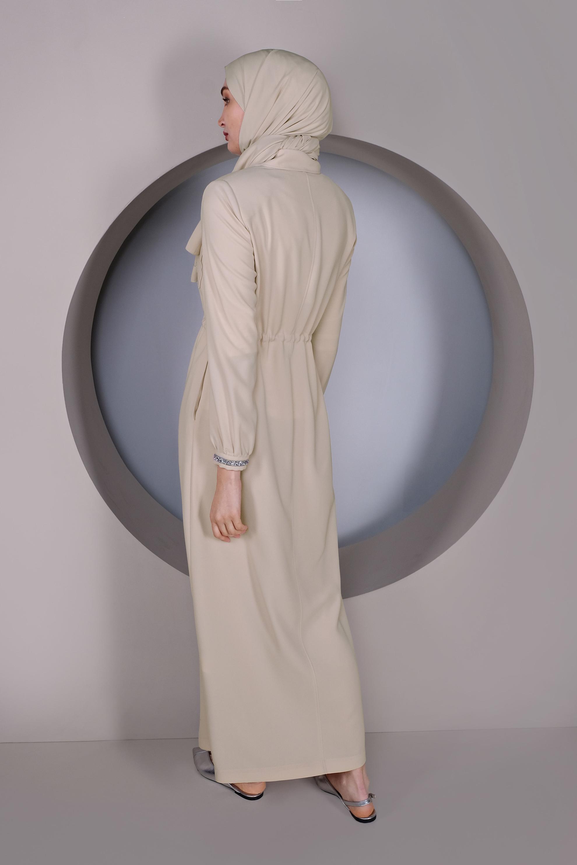 Tesettür giyim BEJ BELDEN BÜZGÜ BAĞCIKLI PARDESÜ 10255