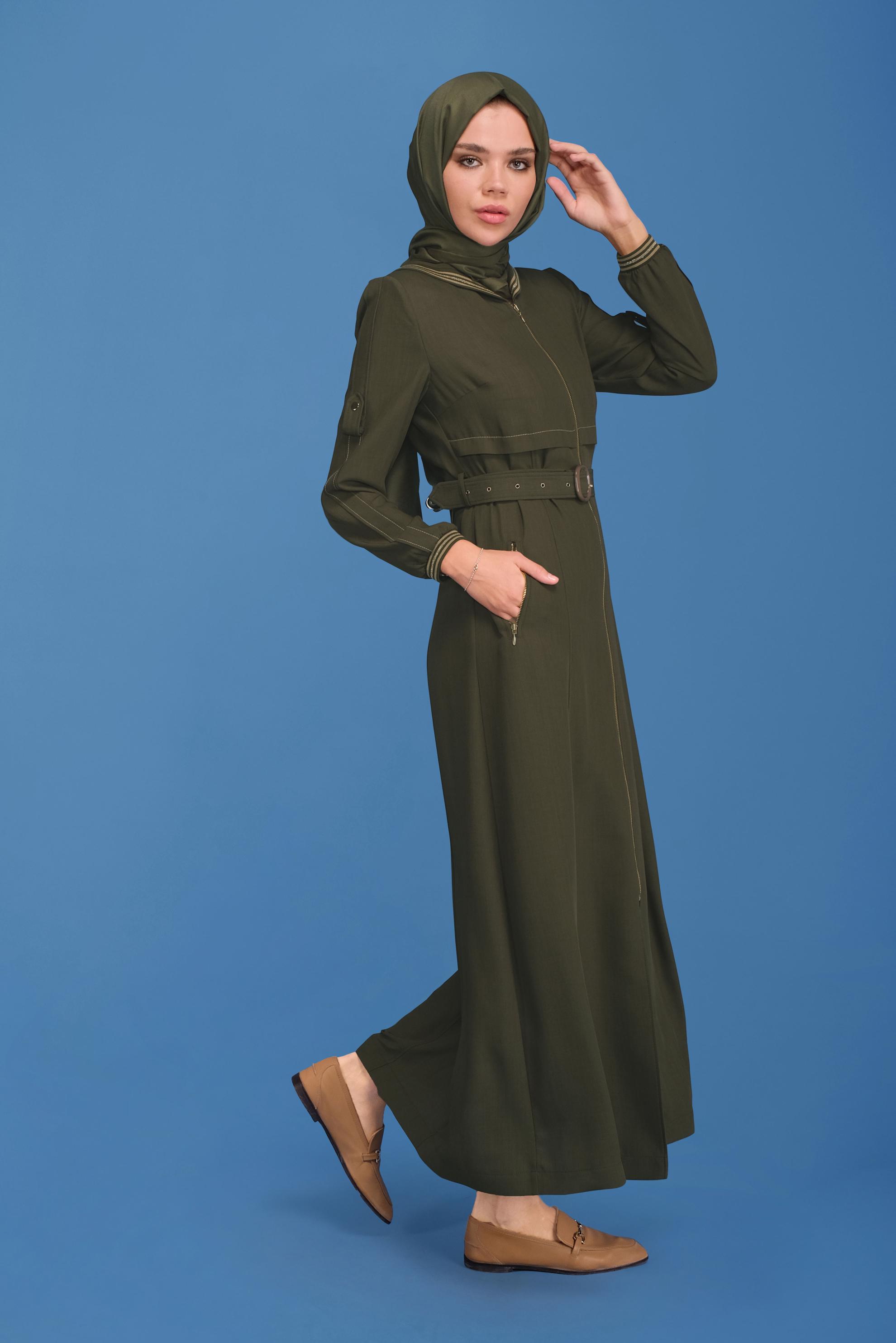 Tesettür giyim HAKİ KAPÜŞONLU KEMERLİ PARDESÜ 10321 