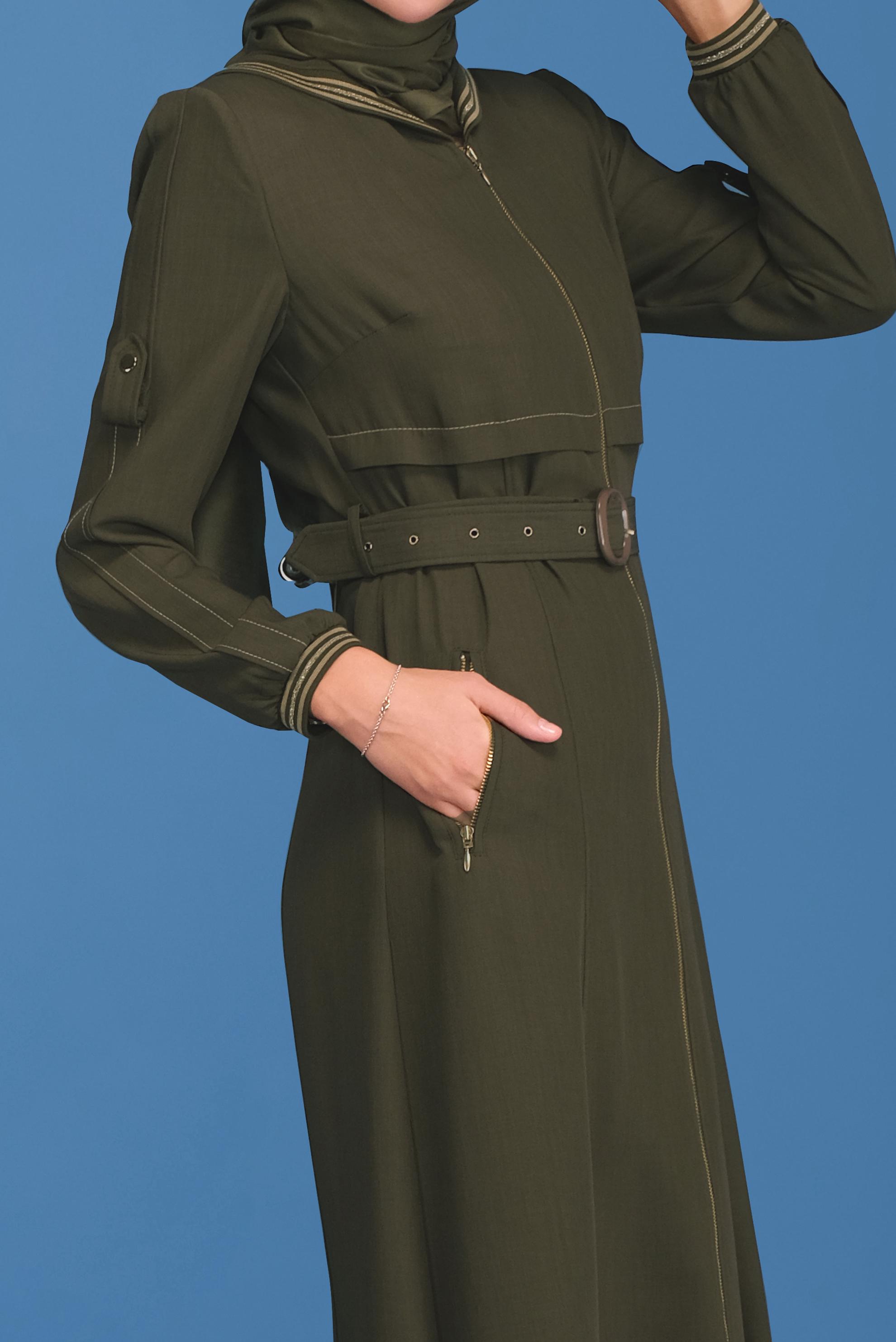 Tesettür giyim HAKİ KAPÜŞONLU KEMERLİ PARDESÜ 10321 