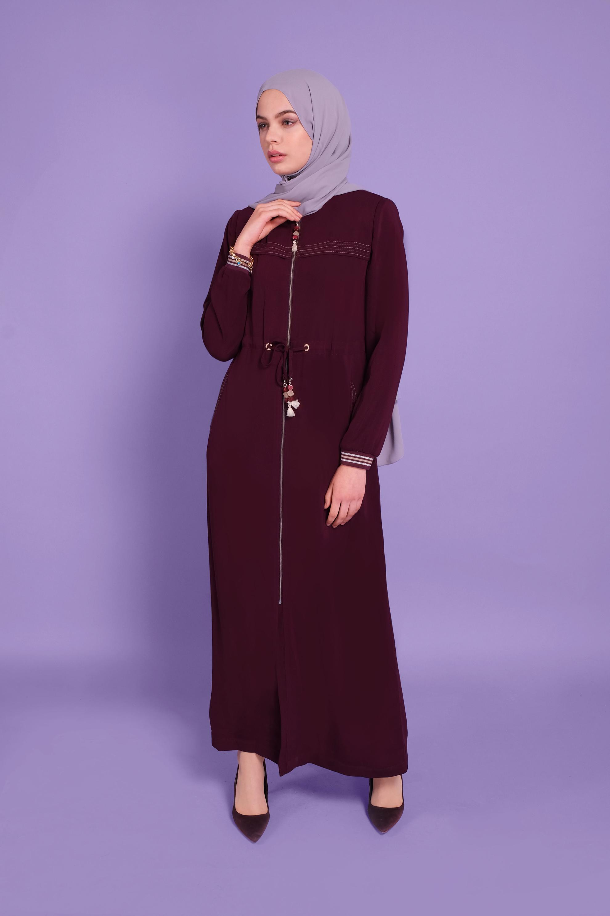 Tesettür giyim BORDO BAĞCIKLARI BONCUKLU FERMUARLI PARDESÜ 10330 