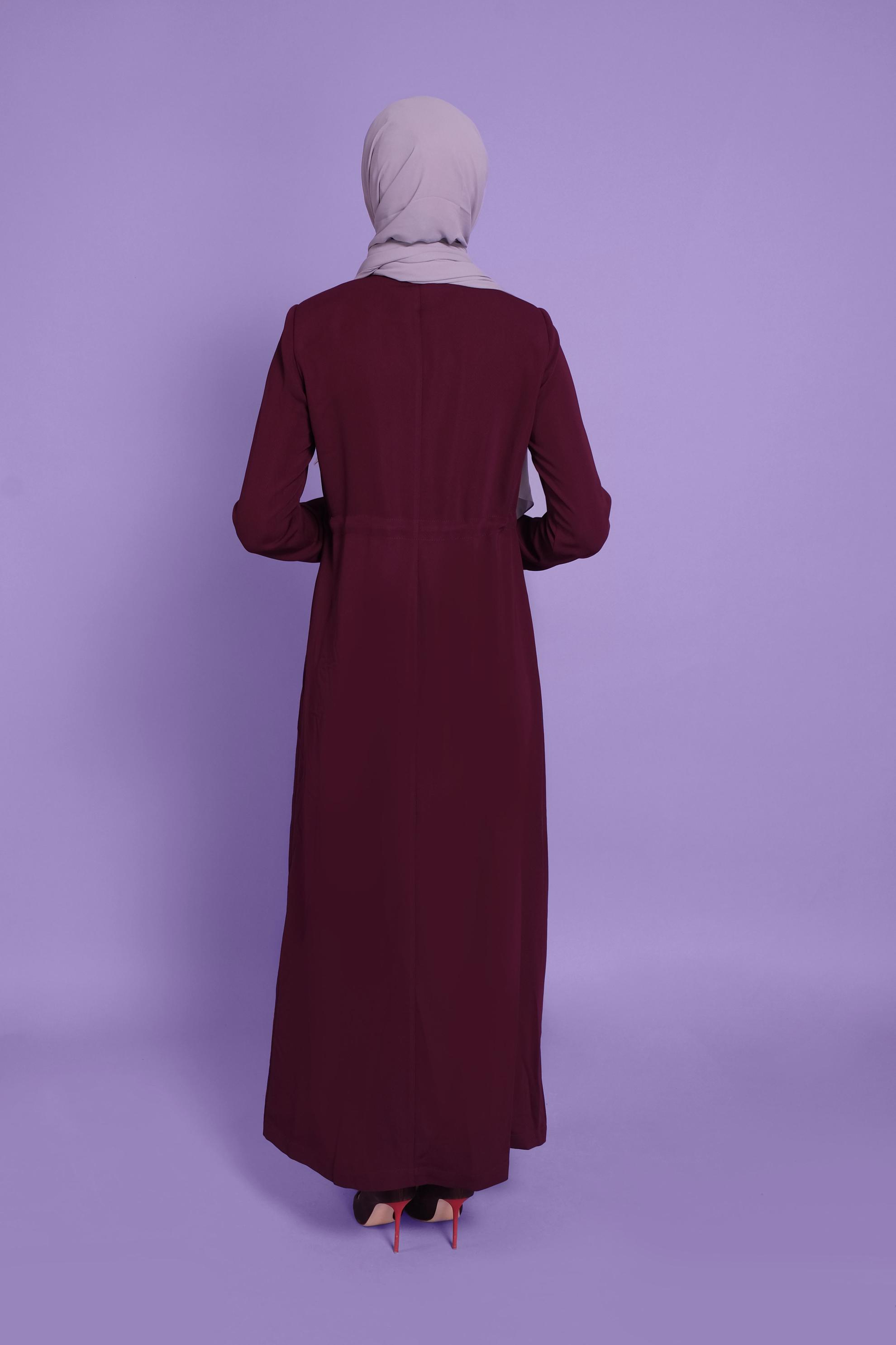 Tesettür giyim BORDO BAĞCIKLARI BONCUKLU FERMUARLI PARDESÜ 10330 