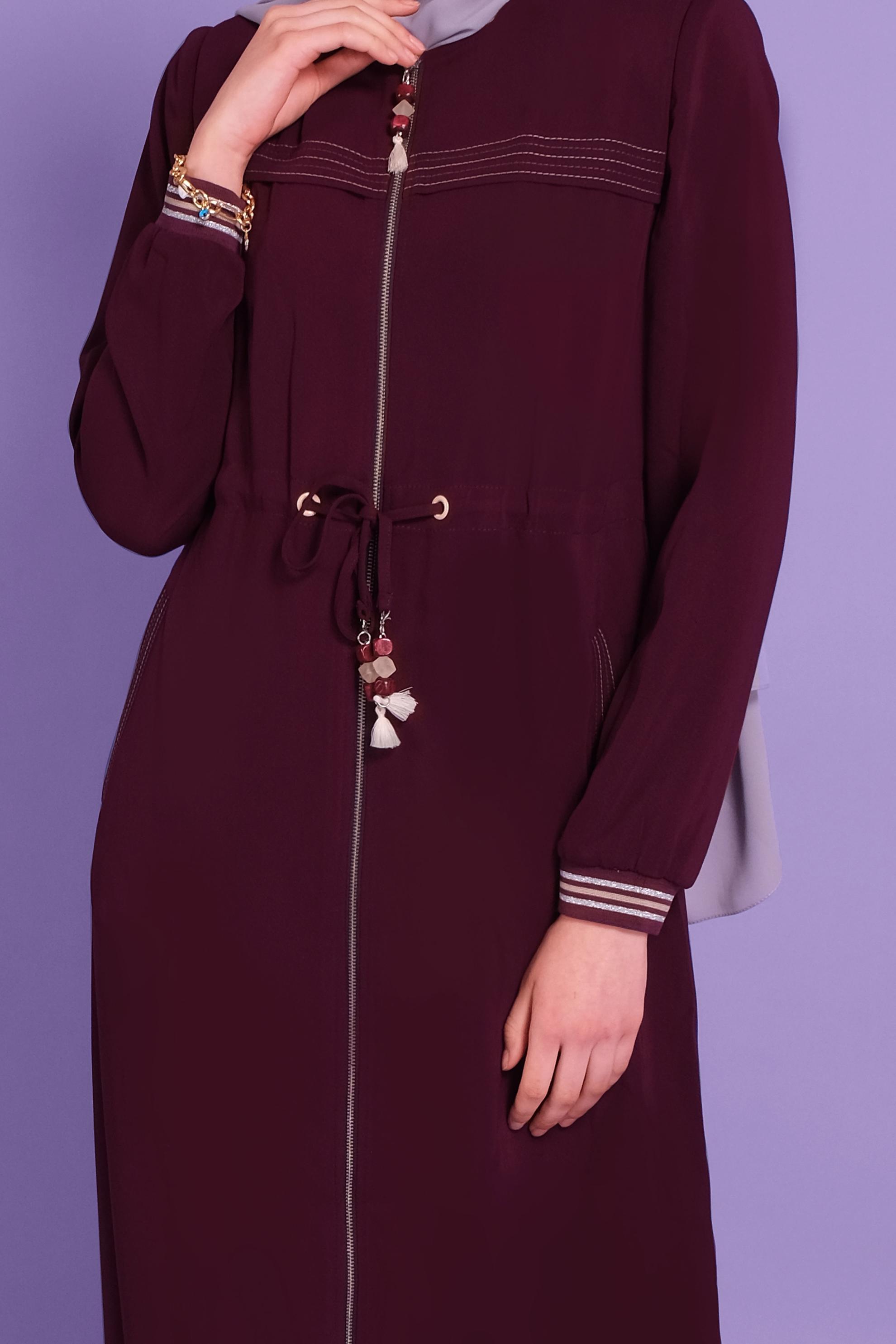 Tesettür giyim BORDO BAĞCIKLARI BONCUKLU FERMUARLI PARDESÜ 10330 