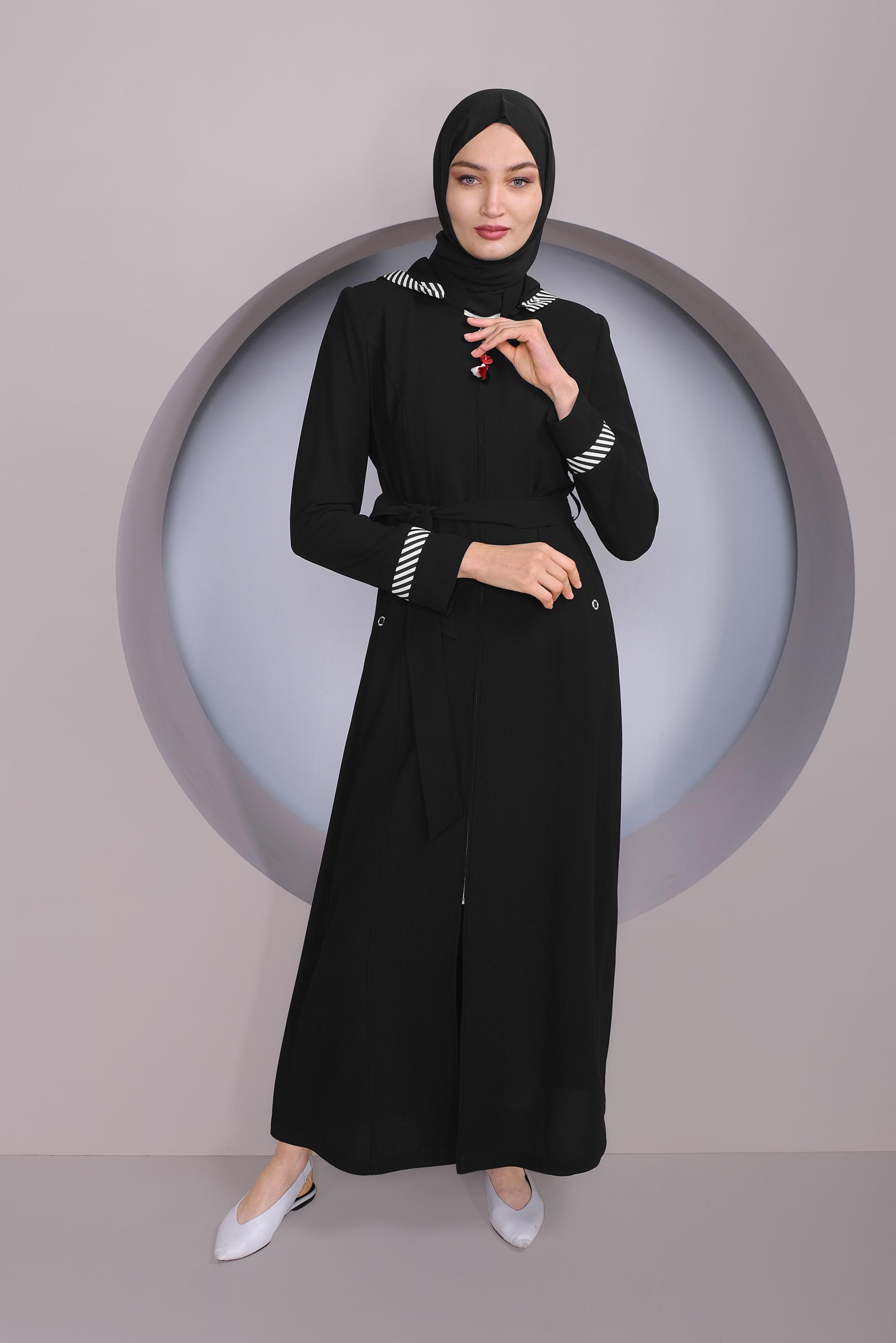 Tesettür giyim SİYAH ŞERİT DETAYLI KAPÜŞONLU PARDESÜ 10331